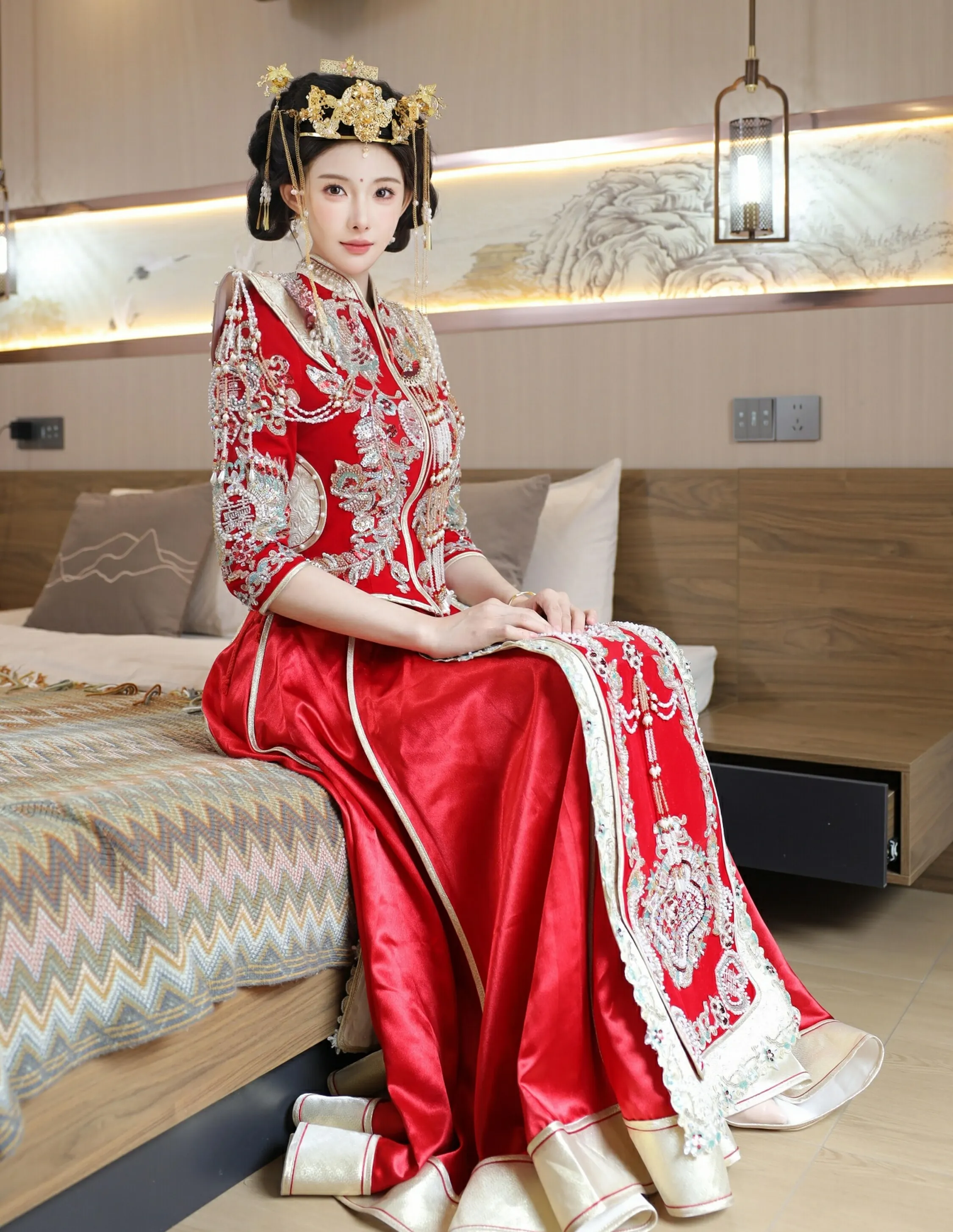 [XiuRen秀人网] 2025.09.08 No.10742 梨霜儿 红色新娘服饰 肉色丝袜 性感写真 [84+1P]