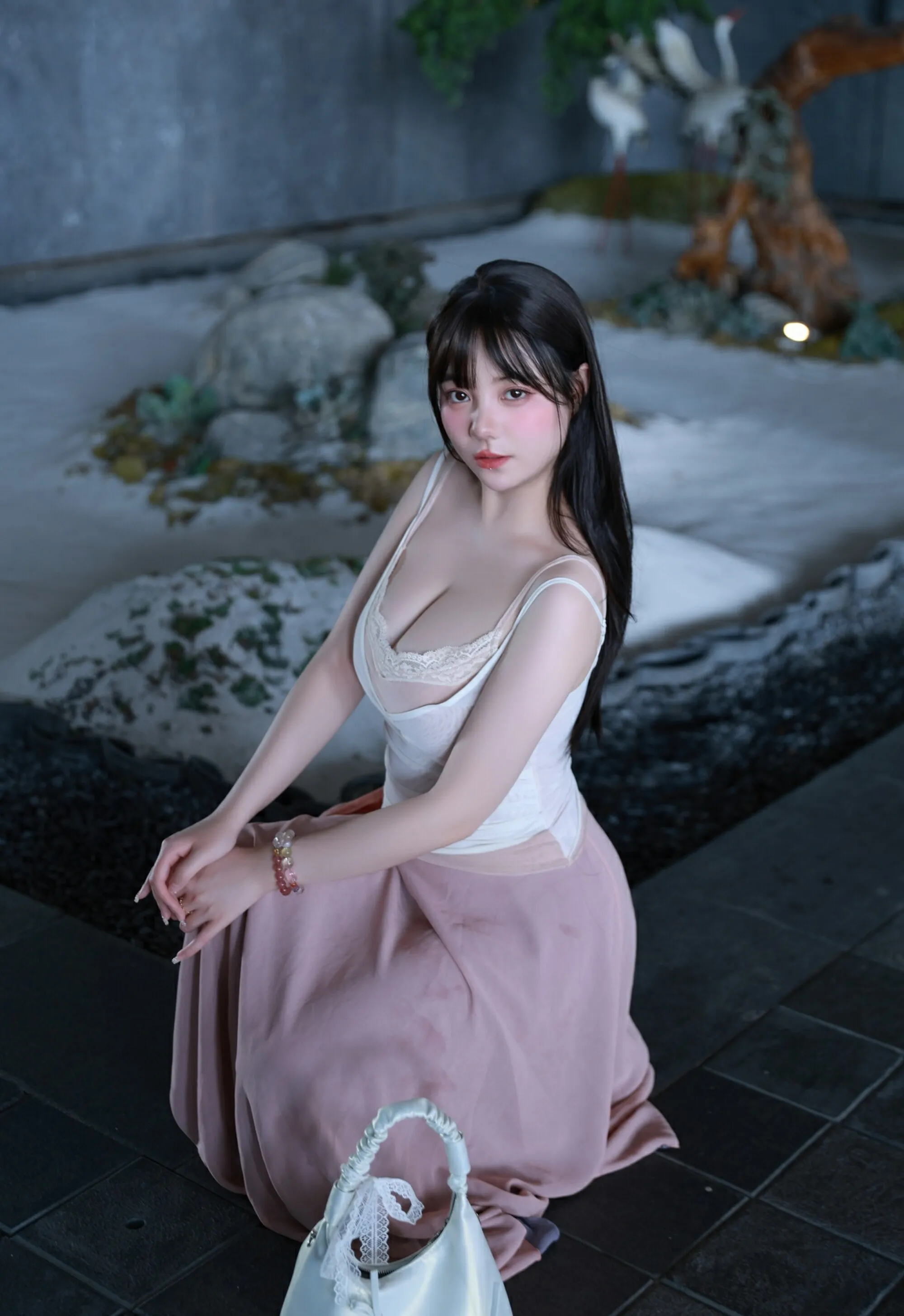 [XiuRen秀人网] 2025.09.09 No.10746 软情 粉色内衣 紫色长裙 性感写真 [86+1P]