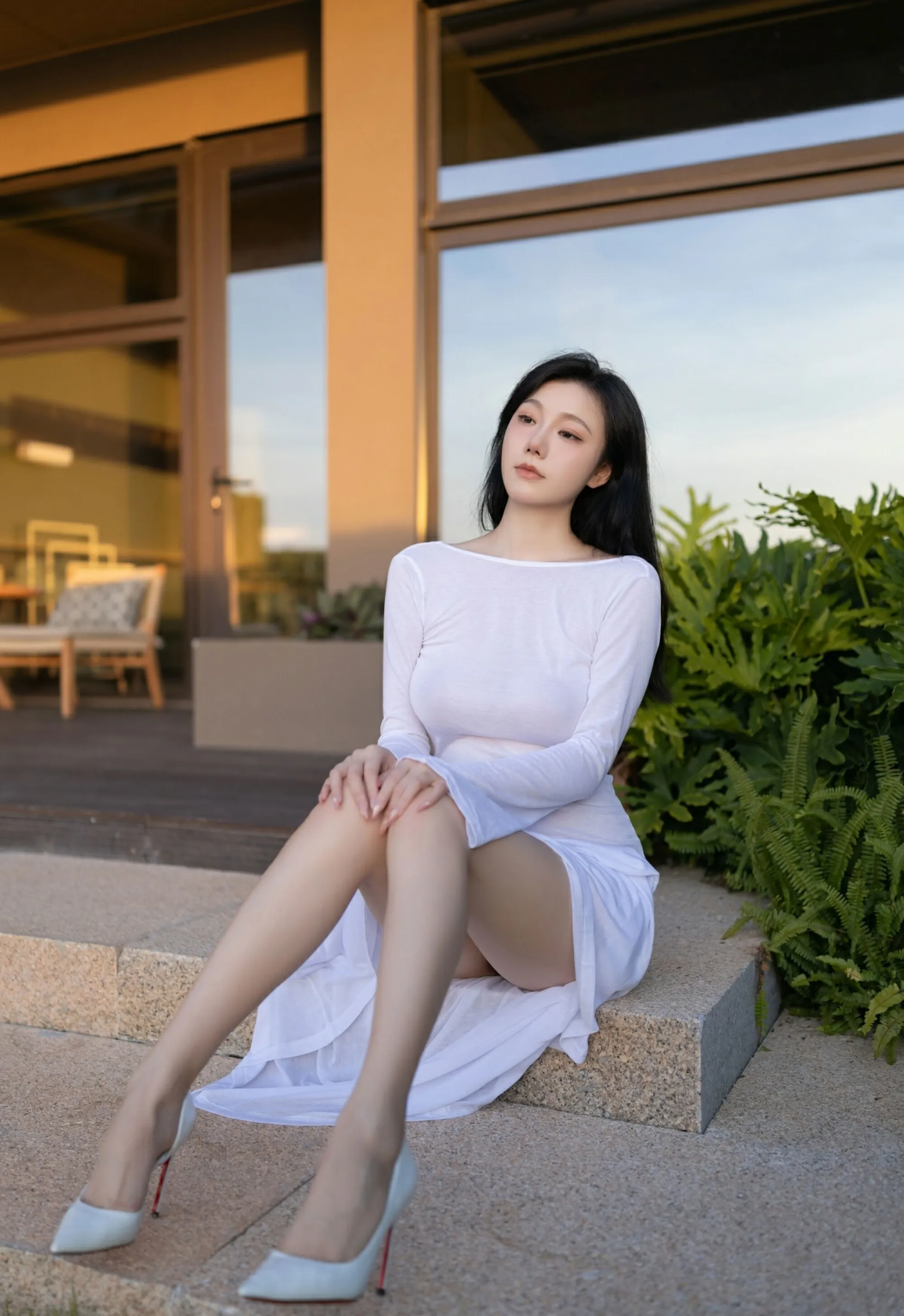 [XiuRen秀人网] 2025.09.09 No.10747 安然anran 白色连衣裙 诱人肉色丝袜 性感写真 [80+1P]