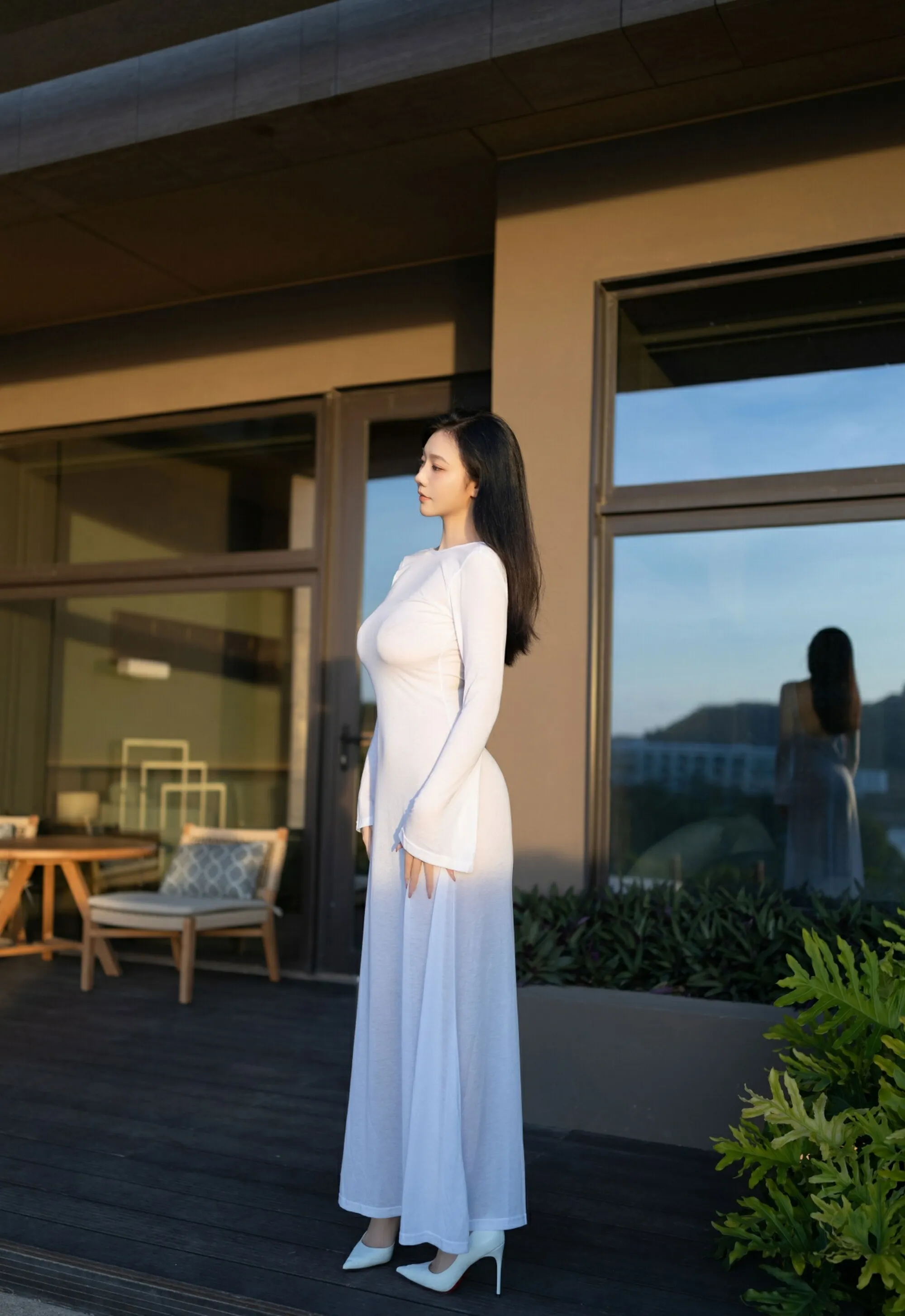 [XiuRen秀人网] 2025.09.09 No.10747 安然anran 白色连衣裙 诱人肉色丝袜 性感写真 [80+1P]