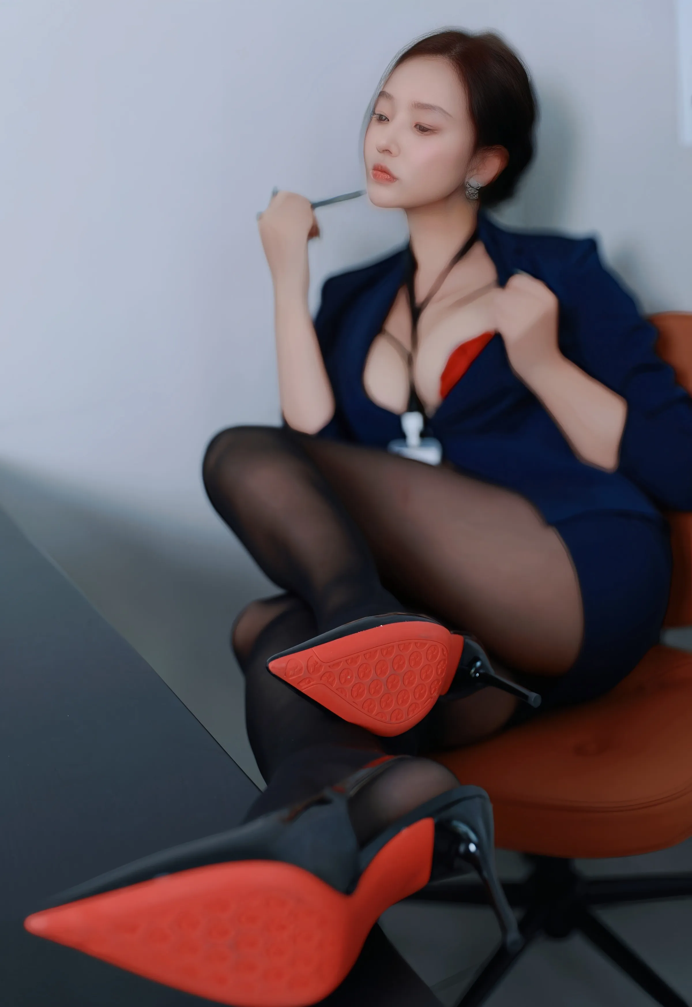 [XiuRen秀人网] 2025.09.10 No.10751 娜比 深色OL服饰 魅惑黑丝 性感写真 [75+1P]