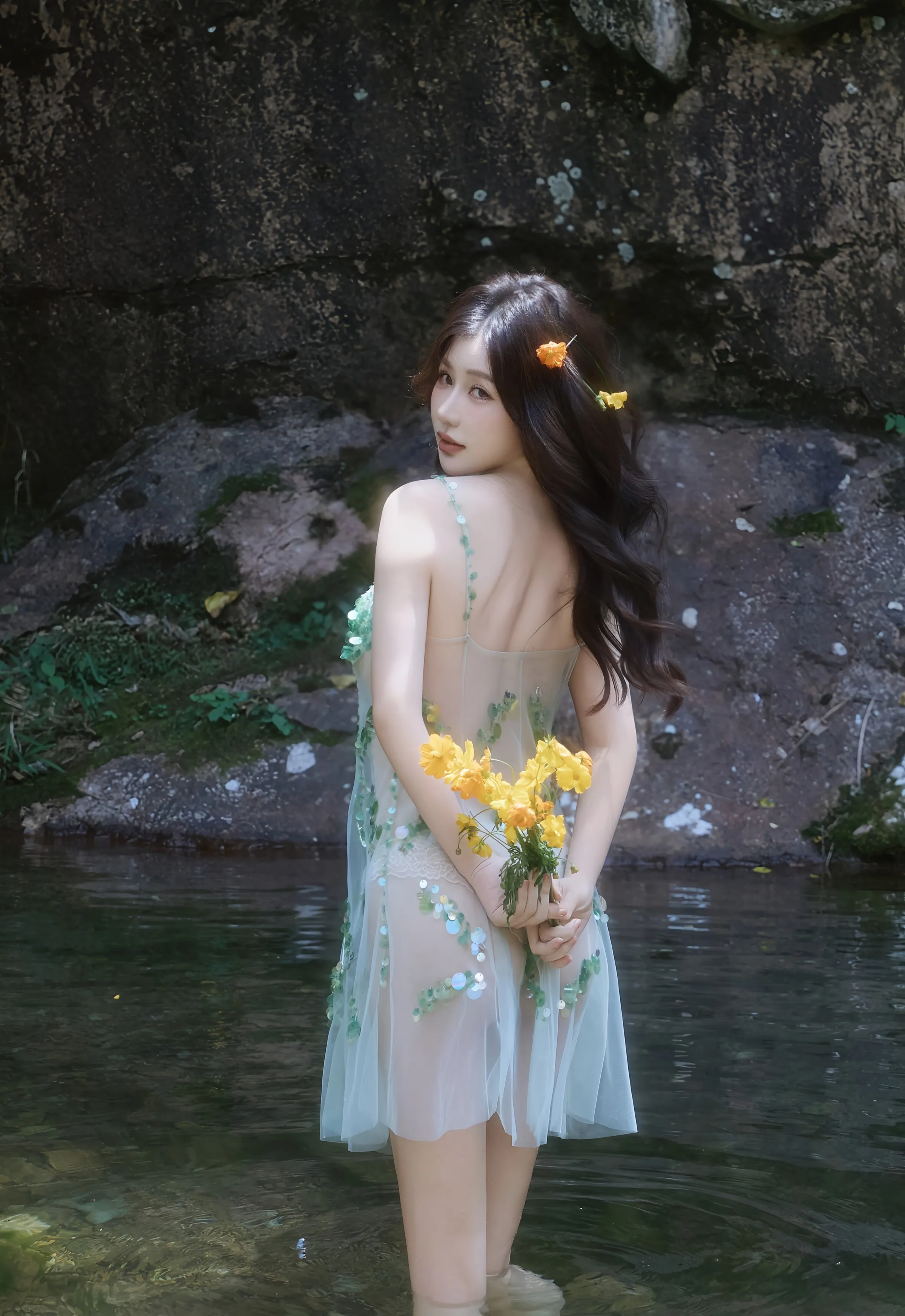 [XiuRen秀人网] 2025.09.11 No.10756 尹甜甜 亮片裙 性感写真 [60+1P]