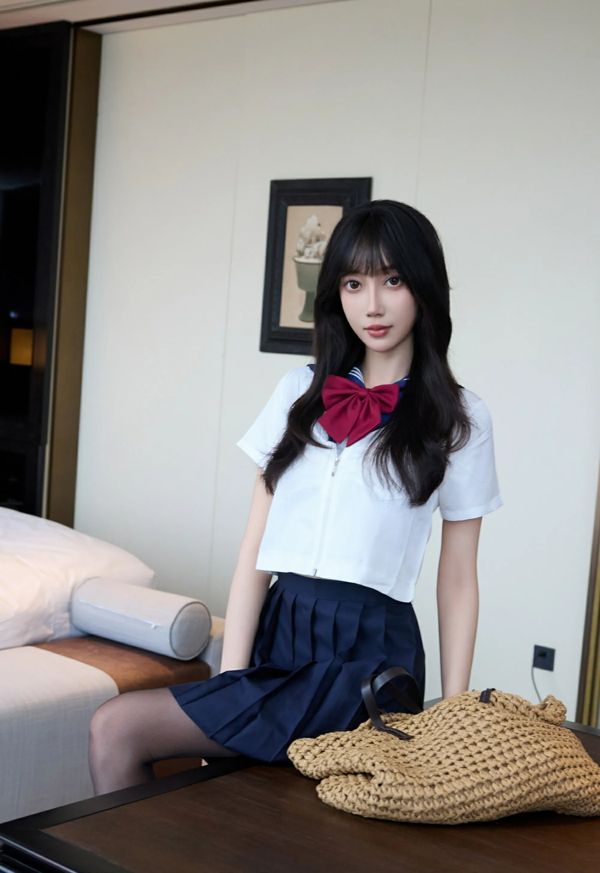 [XiuRen秀人网] 2025.09.15 No.10766 玥儿玥er JK制服 性感魅惑黑丝 上海旅拍写真 [68+1P]