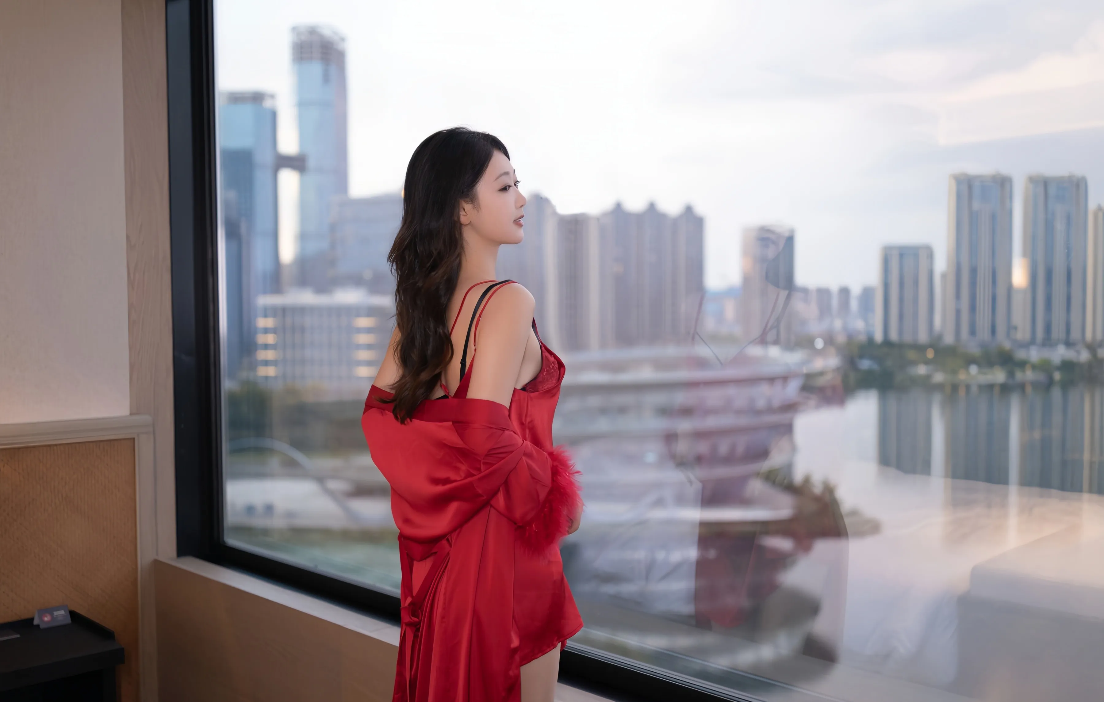 [XiuRen秀人网] 2025.09.15 No.10768 唐安琪 红色睡衣 肉色丝袜 性感写真 [70+1P]