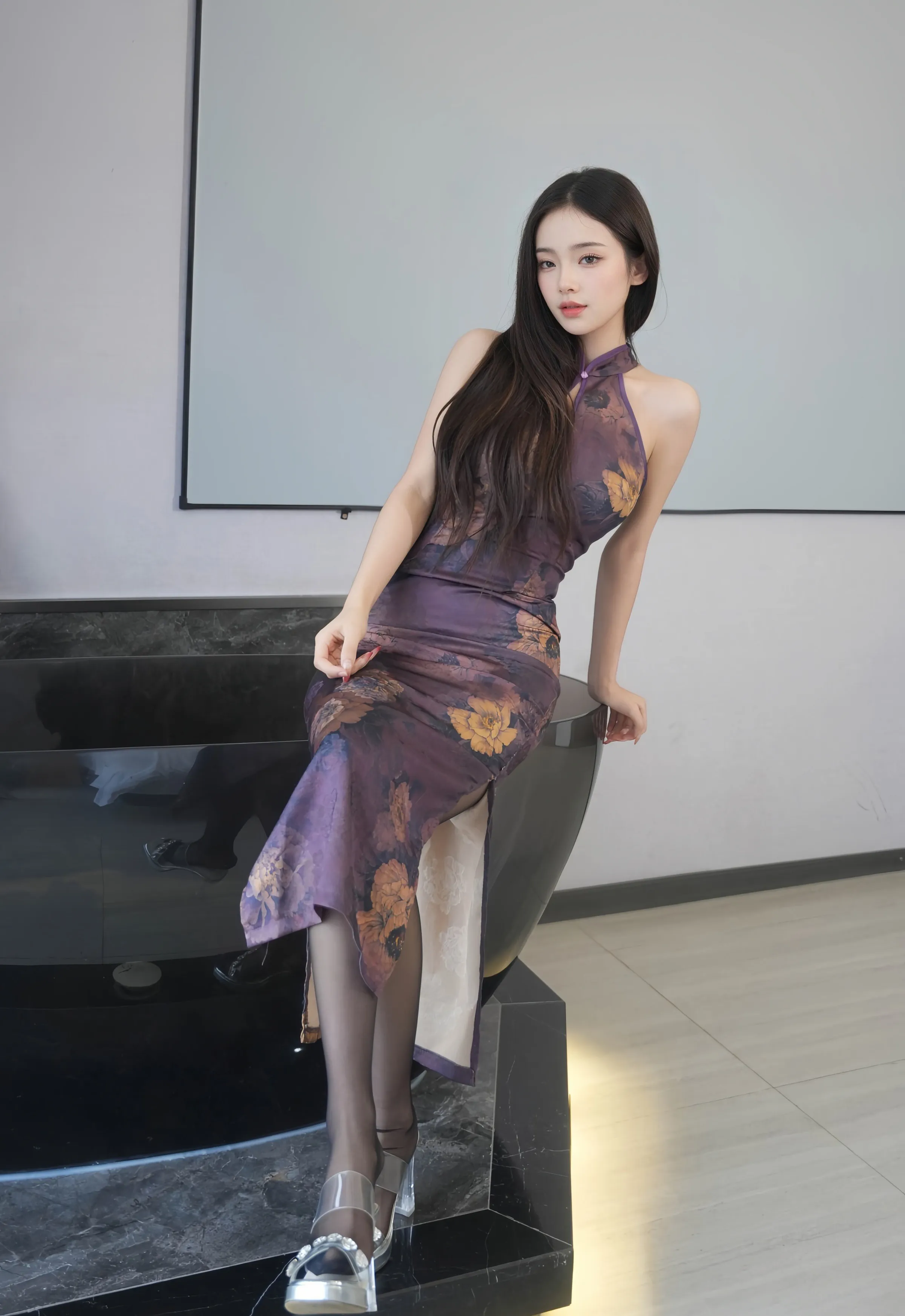 [XiuRen秀人网] 2025.09.16 No.10771 小奶娇 新人首套写真 性感紫色旗袍 魅惑黑丝 [73+1P]