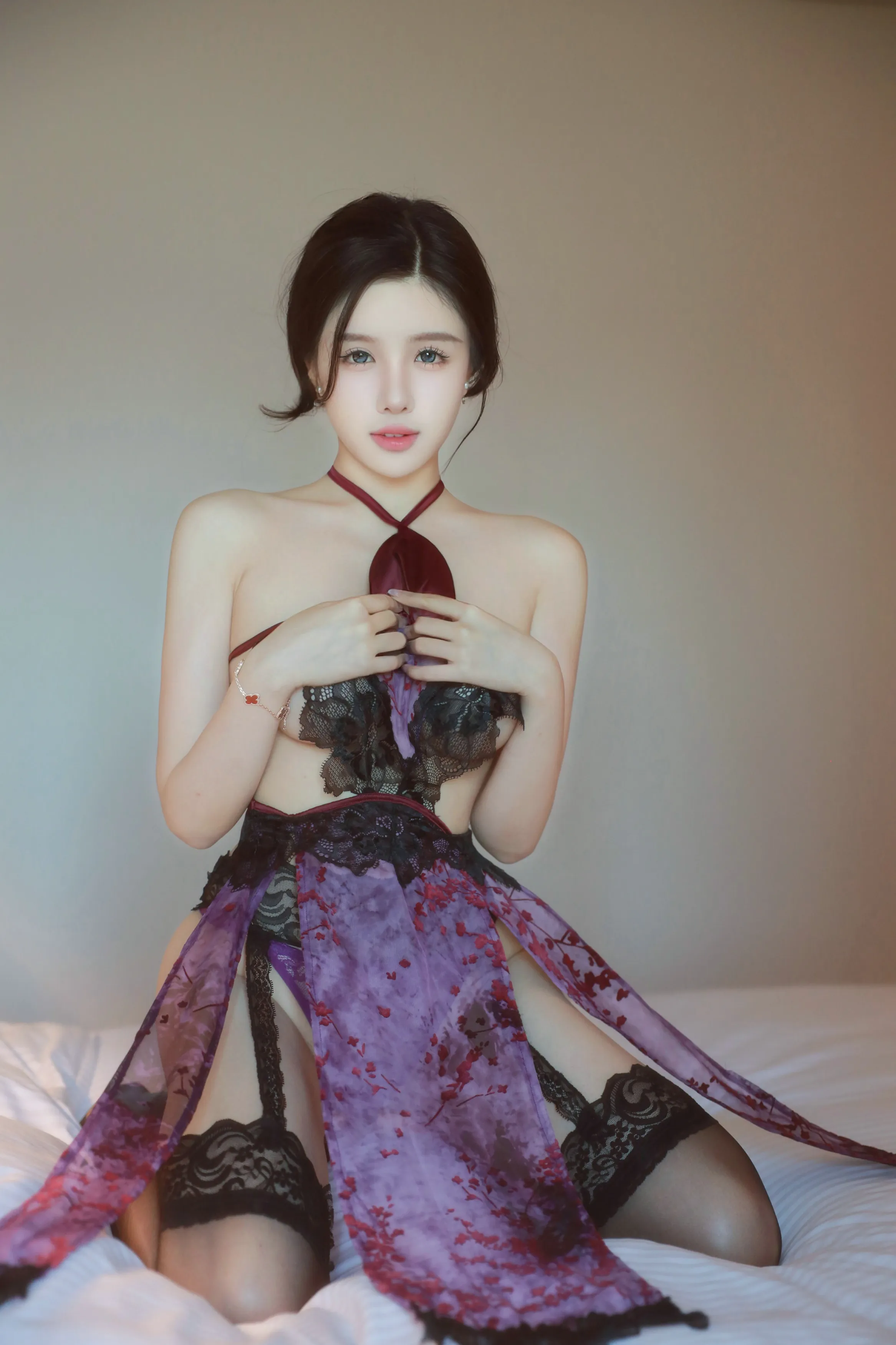 [秀人内购] 唐翩翩 诱人私拍福利 紫色情趣内衣