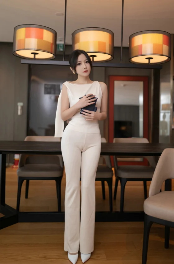 [秀人内购] 鱼子酱Fish 诱人私拍福利 职场女人