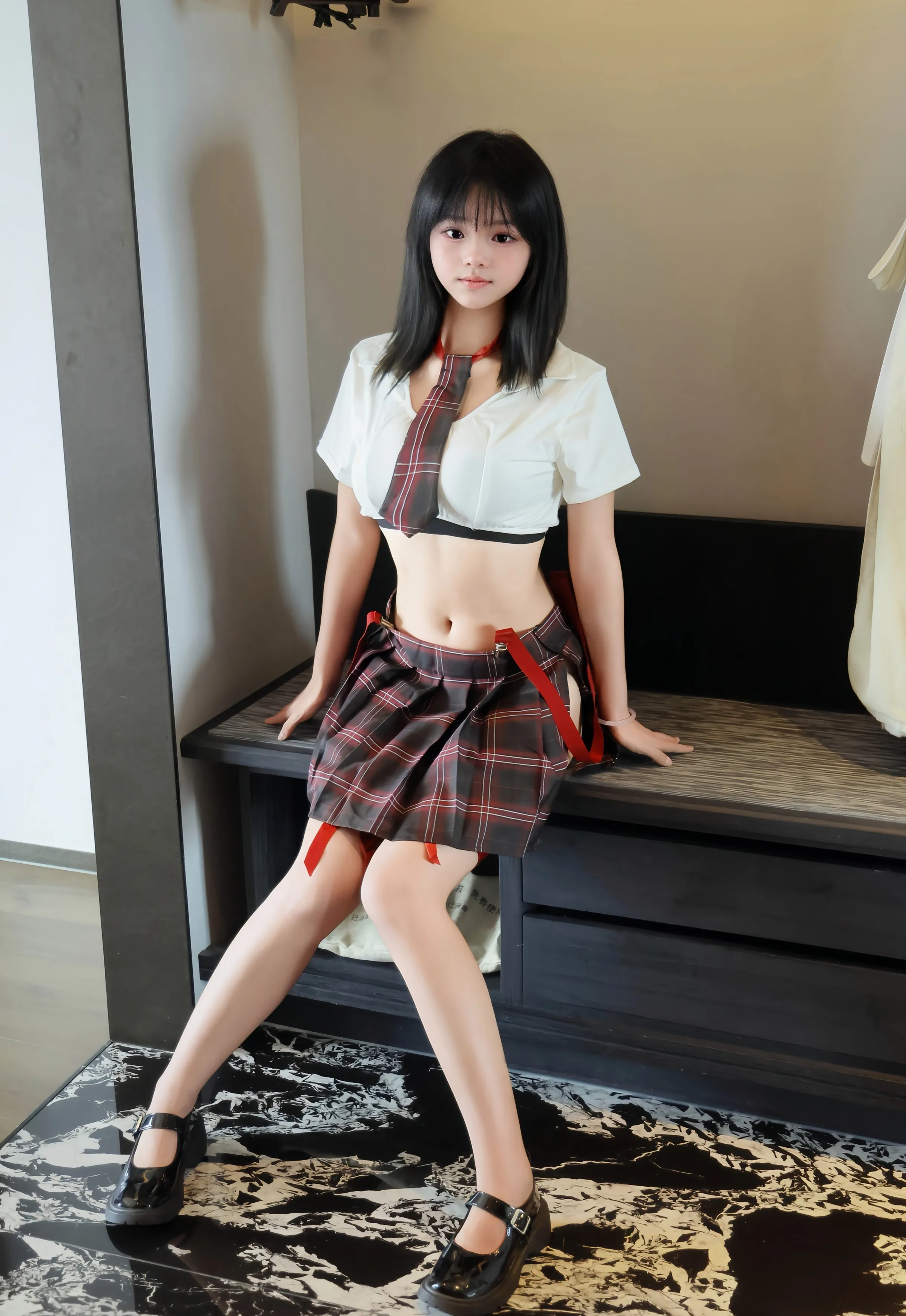 [XiuRen秀人网] 2025.09.17 No.10774 小泠 黑色格子裙 性感写真 [58+1P]