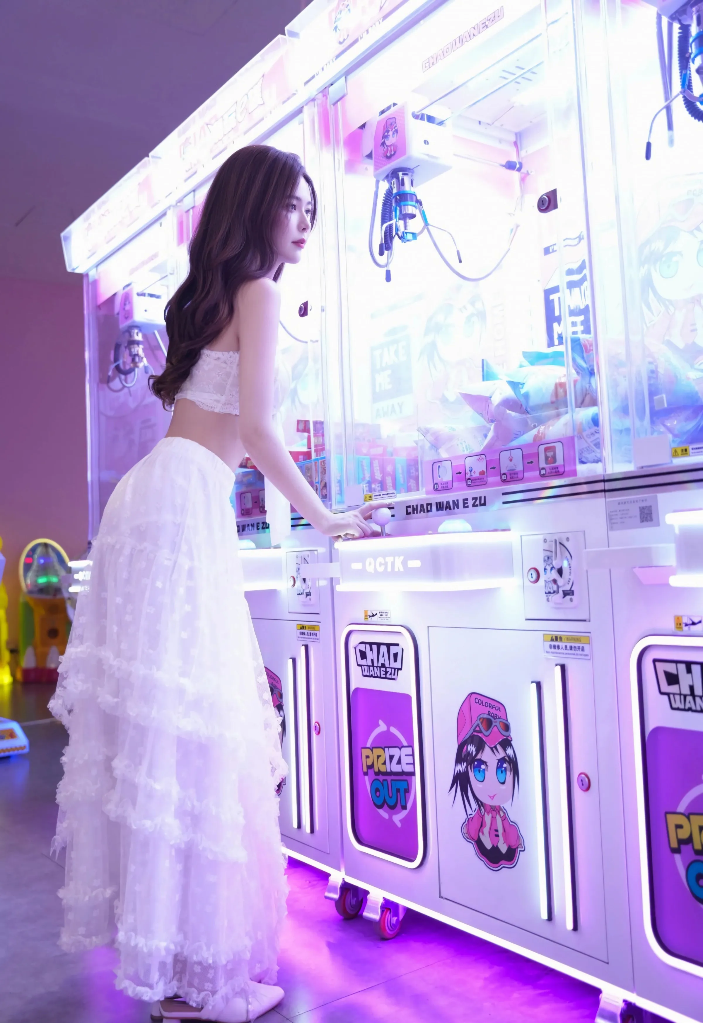 [XiuRen秀人网] 2025.09.22 No.10791 拍黄瓜girl 白色连衣裙 性感写真 [74+1P]