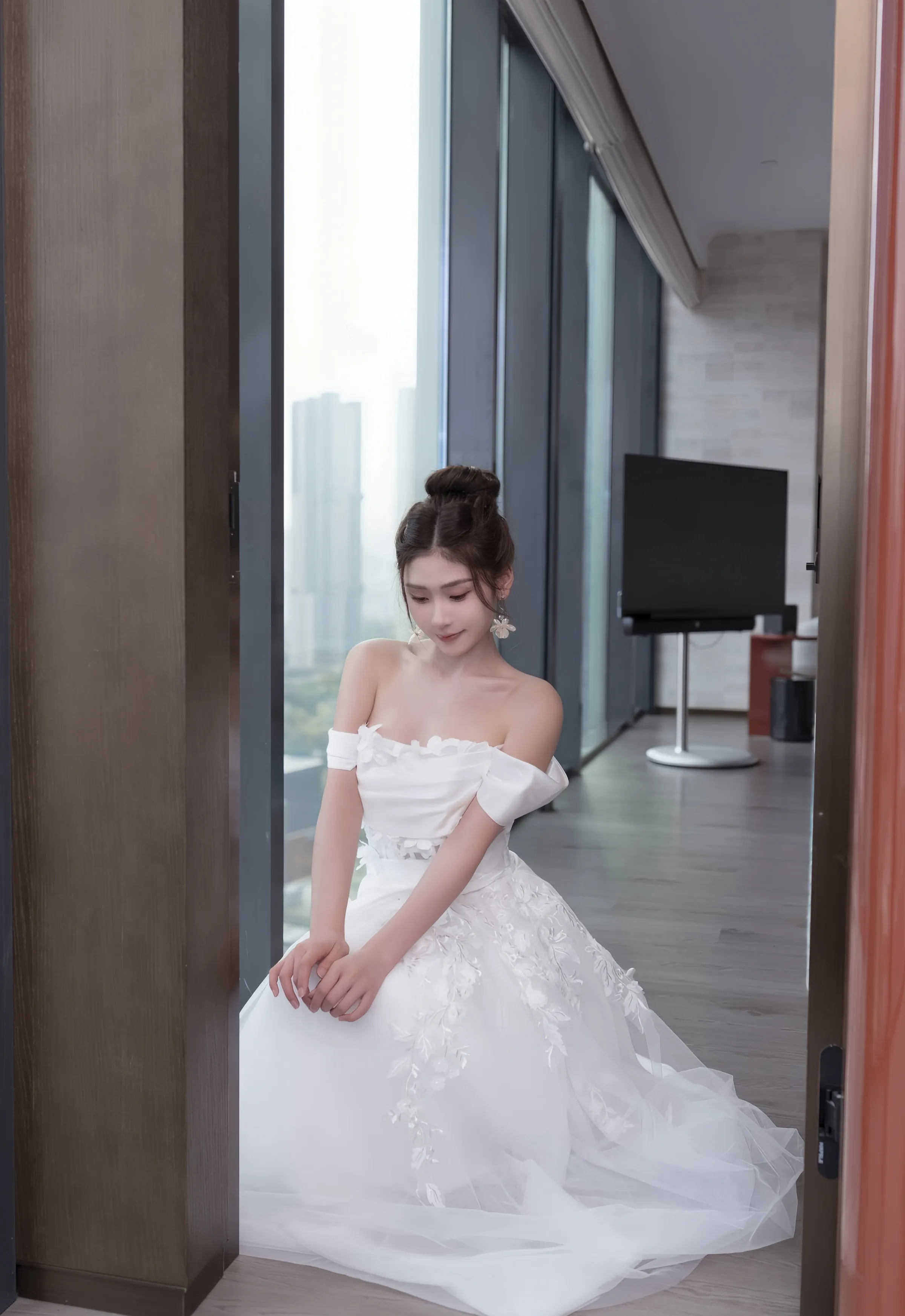 [XiuRen秀人网] 2025.09.26 No.10814 刘婷婷 白色婚纱 肉色丝袜 性感写真 [80+1P]