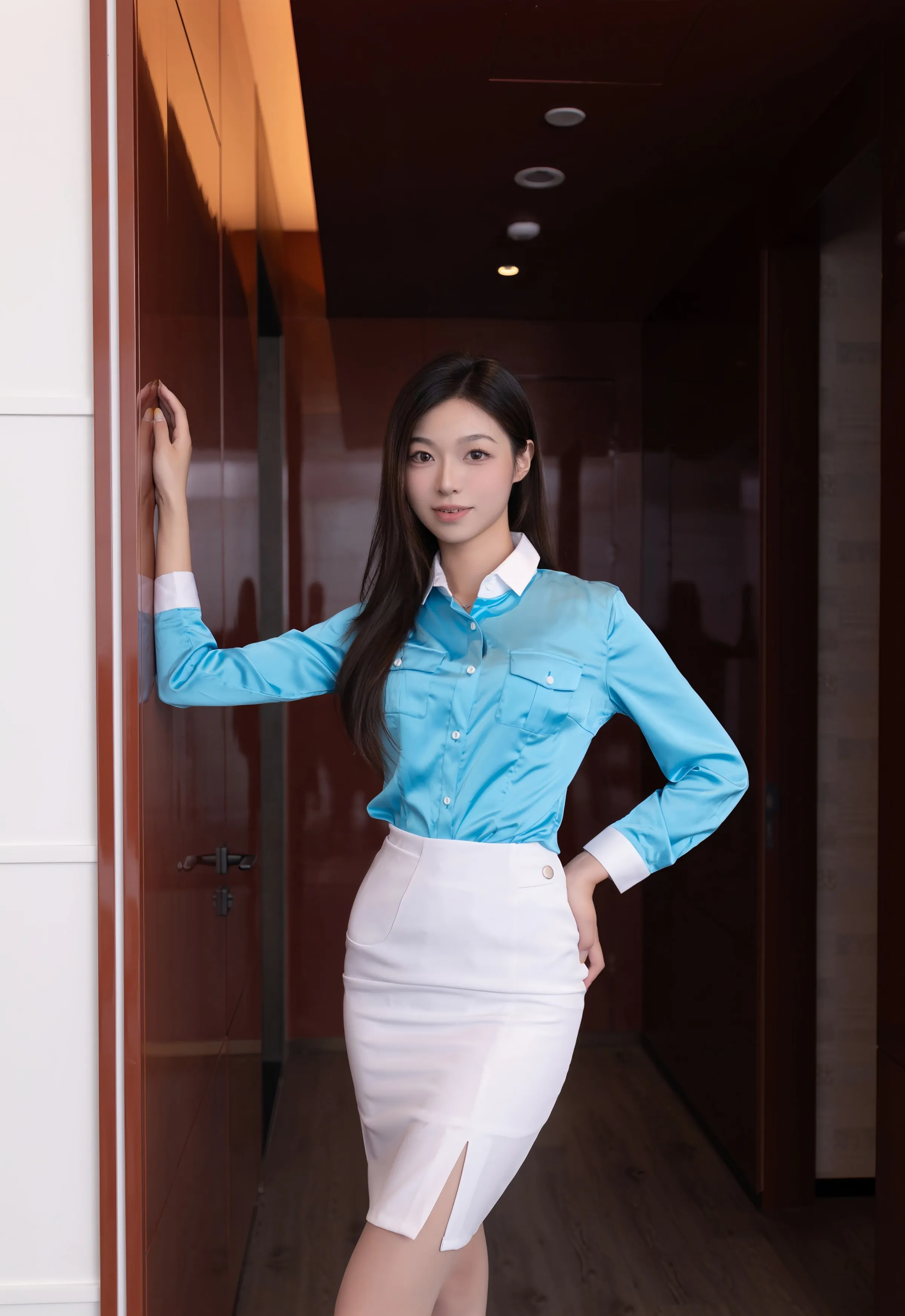 [XiuRen秀人网] 2025.09.28 No.10816 kiki柚柚 新人首套写真 性感空姐制服诱惑 [80+1P]