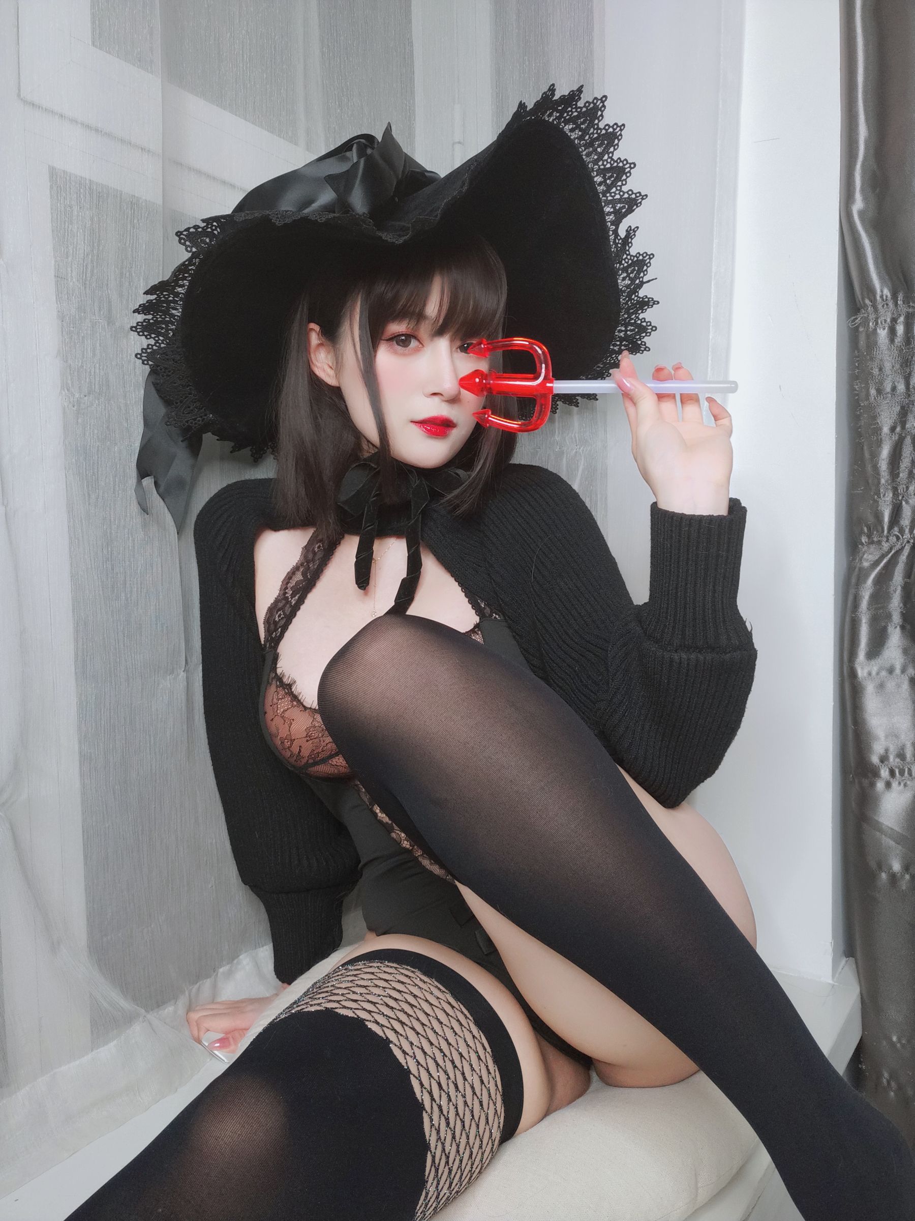 [COSPLAY] Coser小姐姐白银 – 柴郡魔女