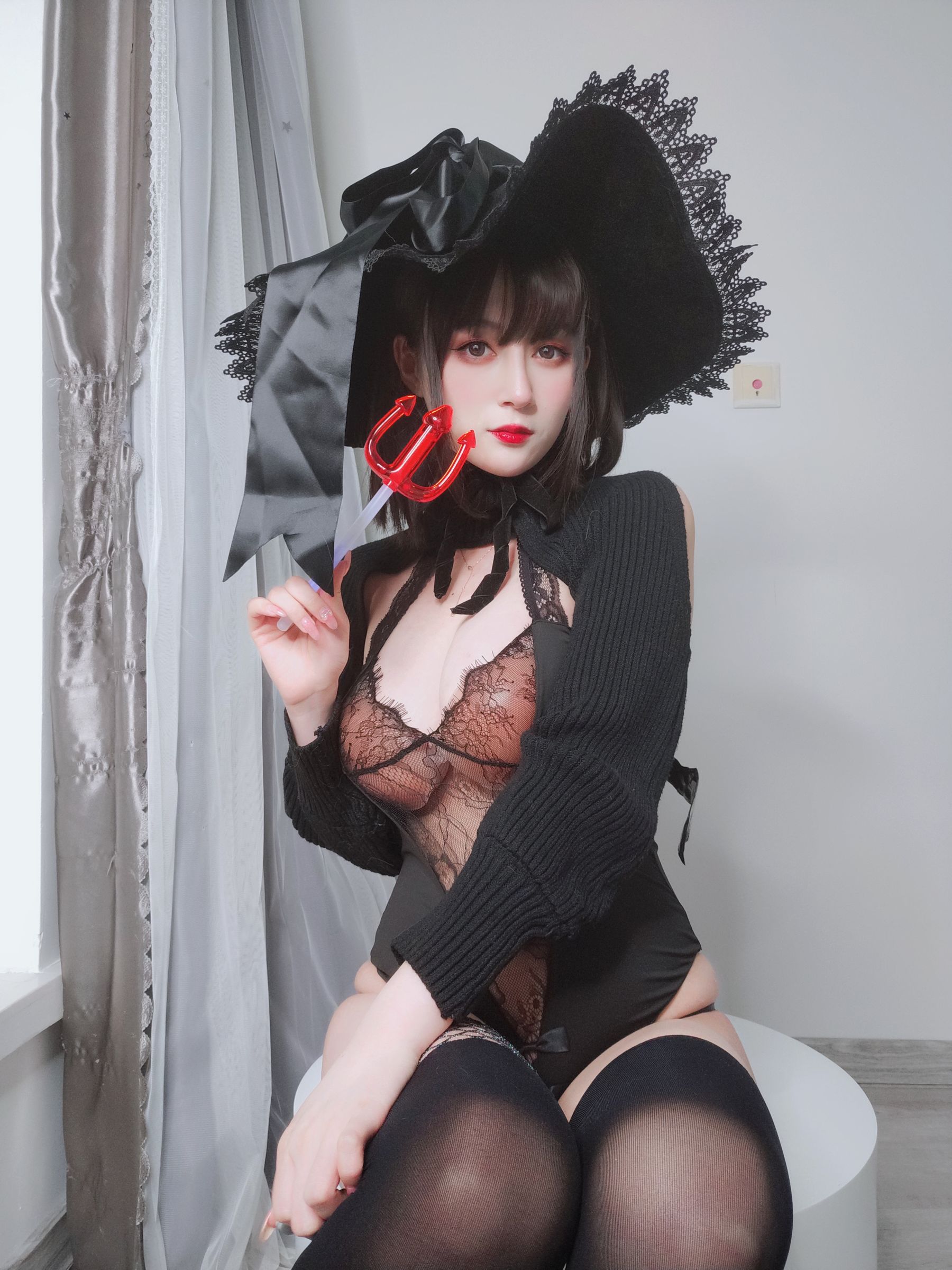 [COSPLAY] Coser小姐姐白银 – 柴郡魔女