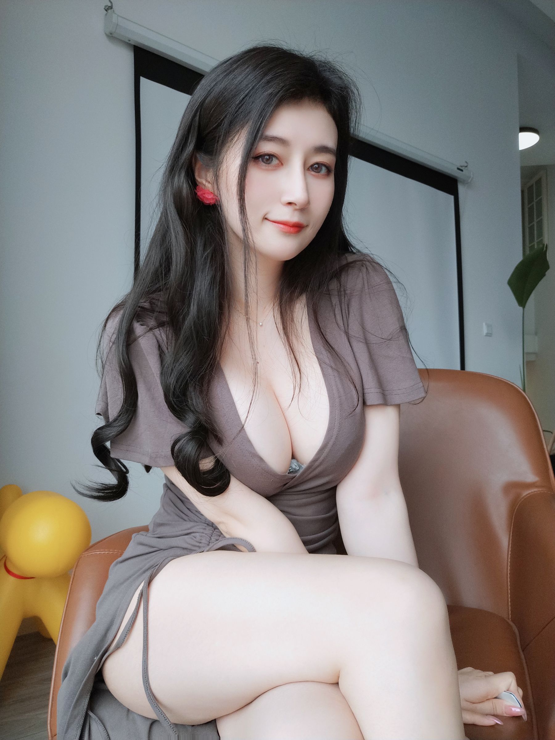[COSPLAY] Coser小姐姐白银 – 风情美妇