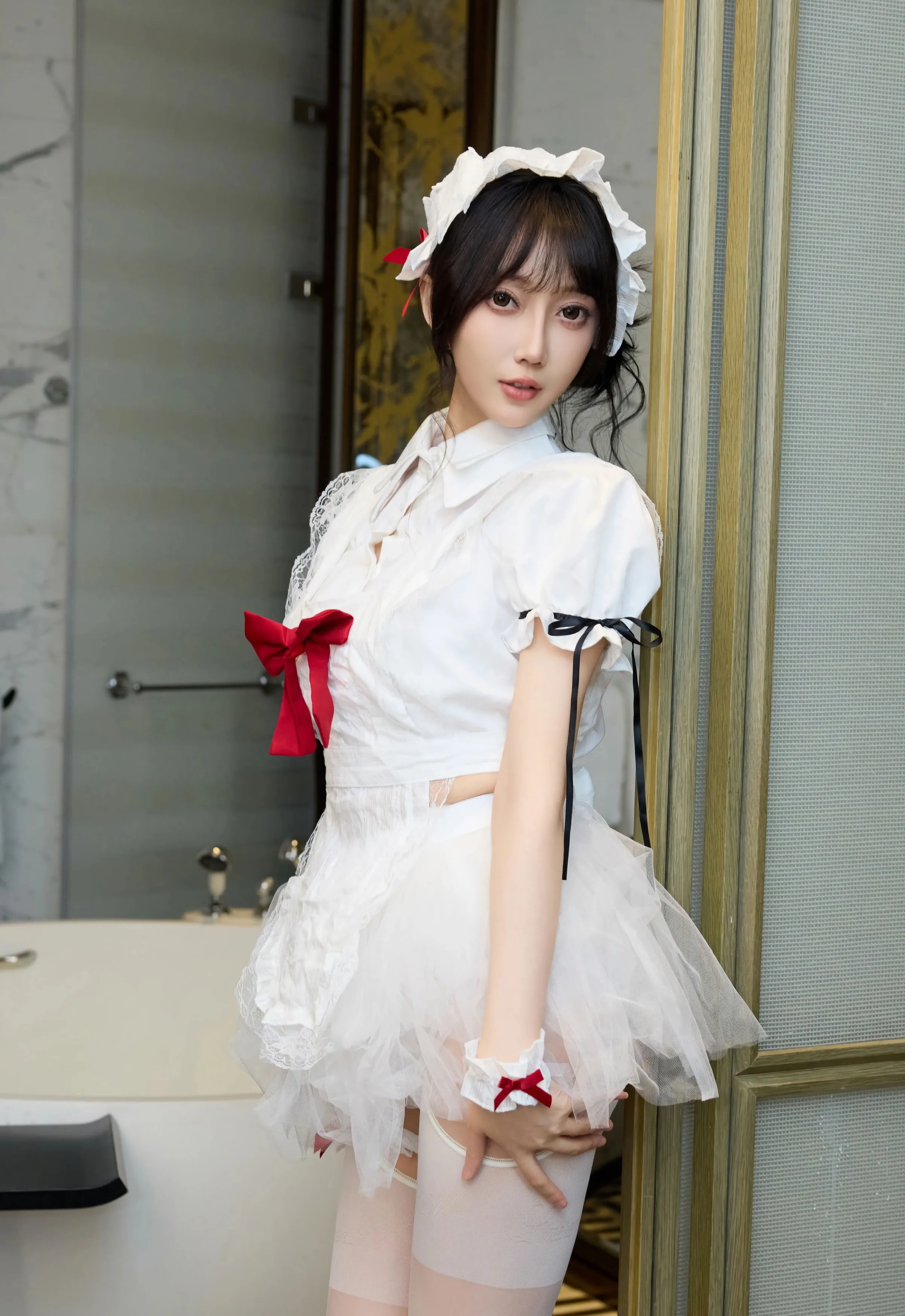 [XiuRen秀人网] 2025.09.29 No.10827 玥儿玥er 性感萝莉女仆装 上海旅拍写真 [64+1P]