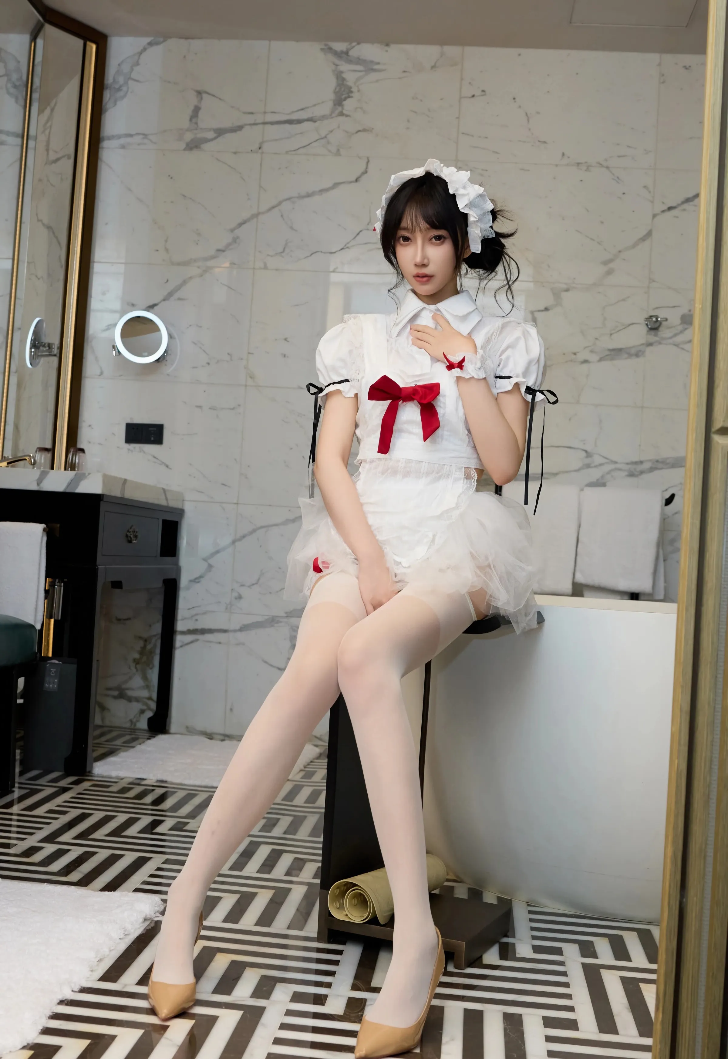 [XiuRen秀人网] 2025.09.29 No.10827 玥儿玥er 性感萝莉女仆装 上海旅拍写真 [64+1P]