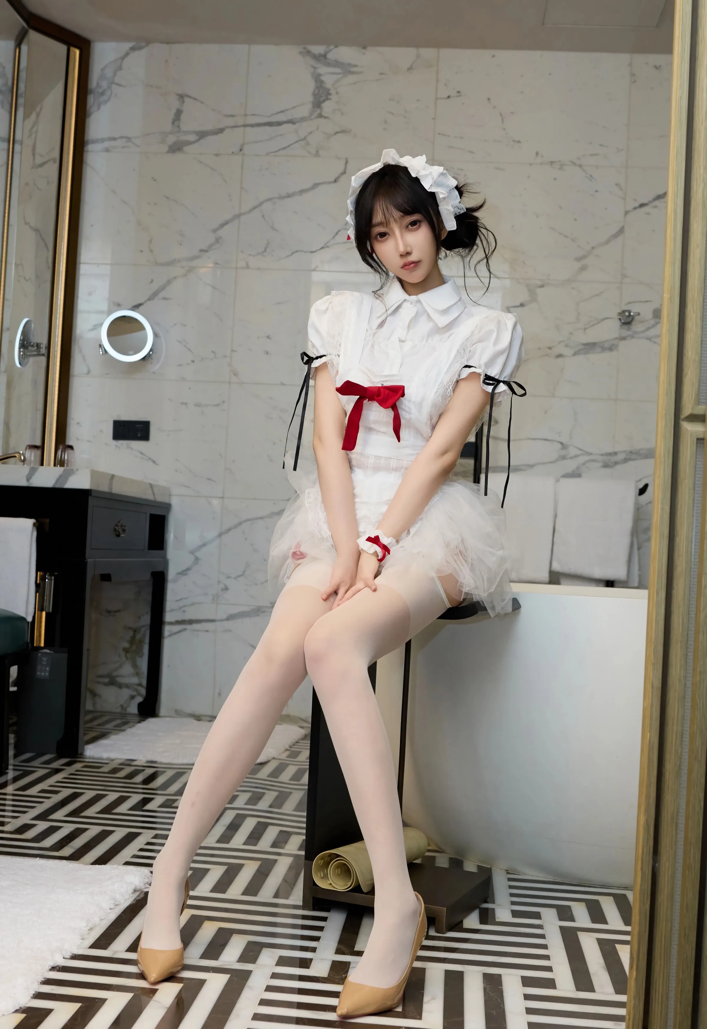 [XiuRen秀人网] 2025.09.29 No.10827 玥儿玥er 性感萝莉女仆装 上海旅拍写真 [64+1P]