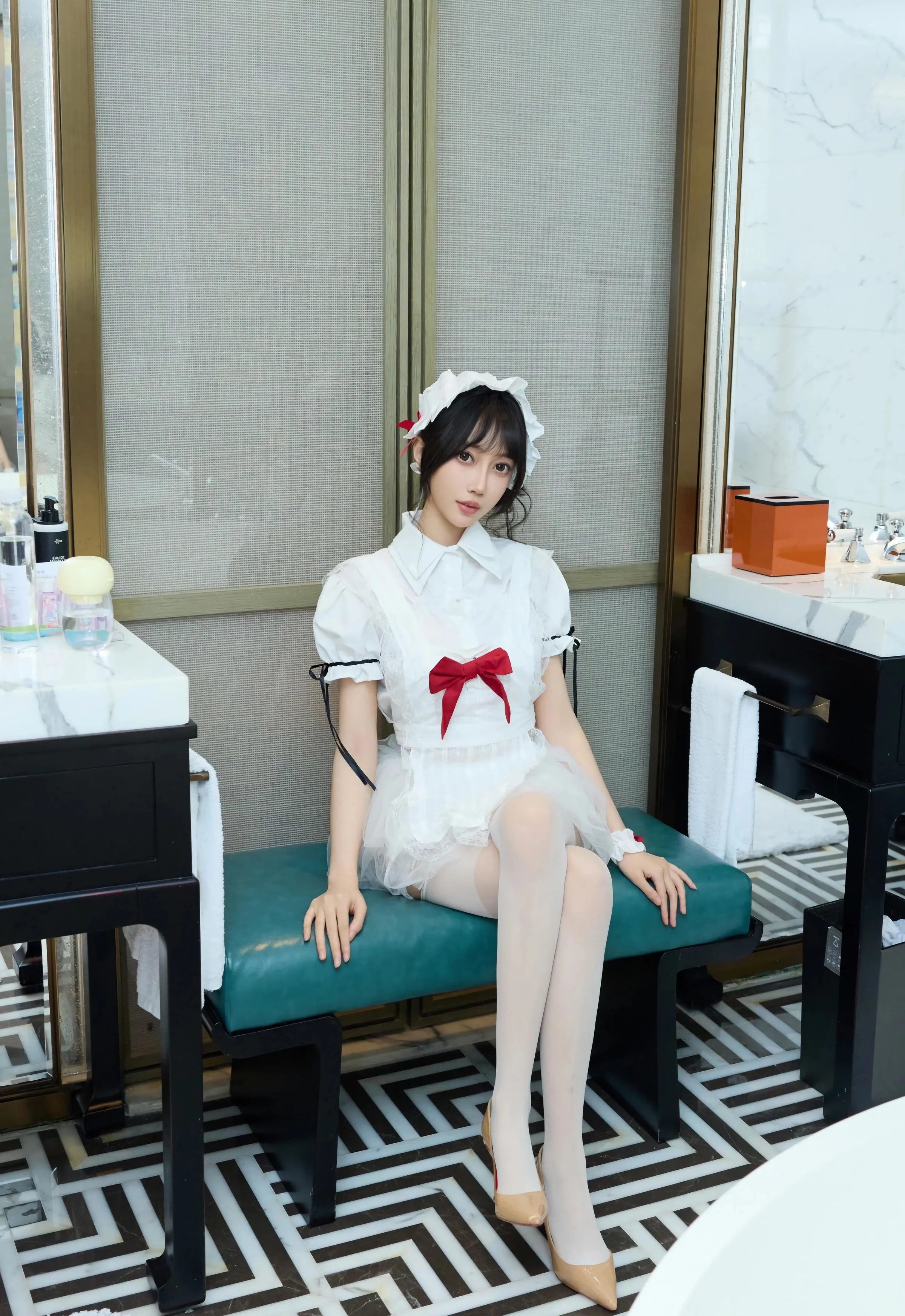 [XiuRen秀人网] 2025.09.29 No.10827 玥儿玥er 性感萝莉女仆装 上海旅拍写真 [64+1P]