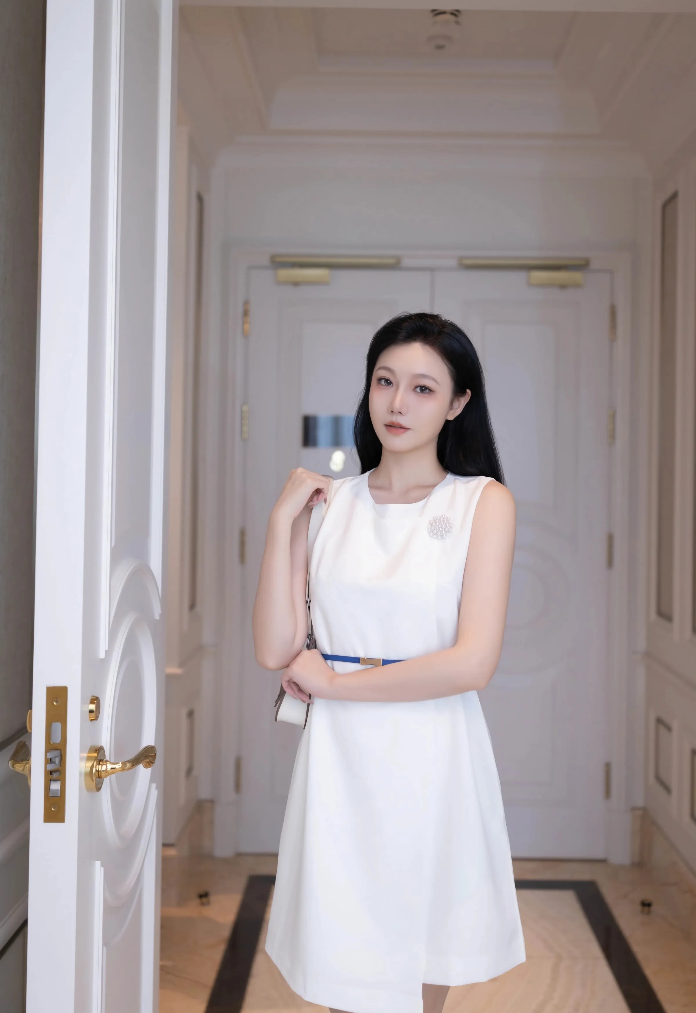 [XiuRen秀人网] 2025.09.29 No.10829 安然anran 性感蓝灰色内衣 珠海旅拍写真 [80+1P]