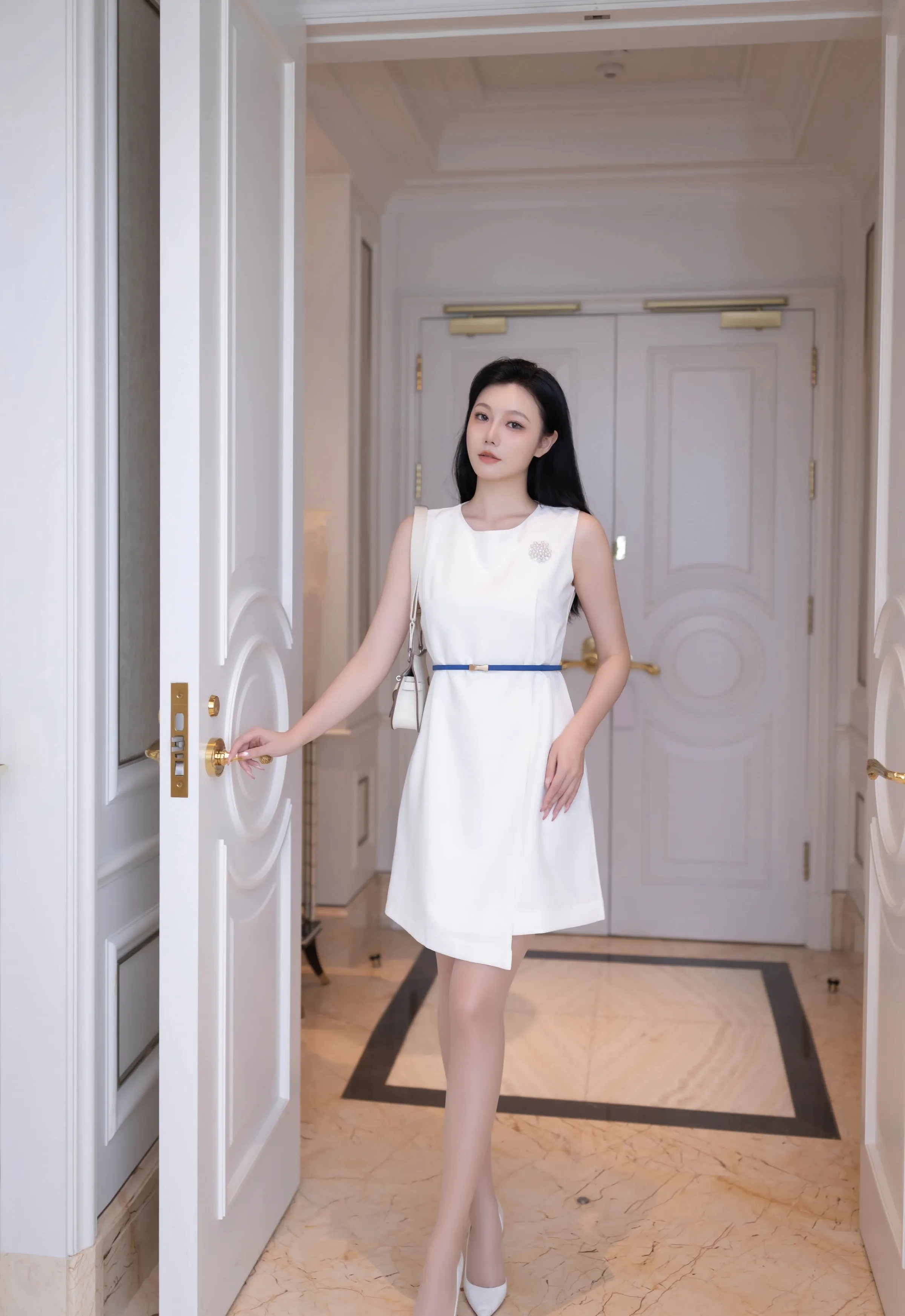 [XiuRen秀人网] 2025.09.29 No.10829 安然anran 性感蓝灰色内衣 珠海旅拍写真 [80+1P]