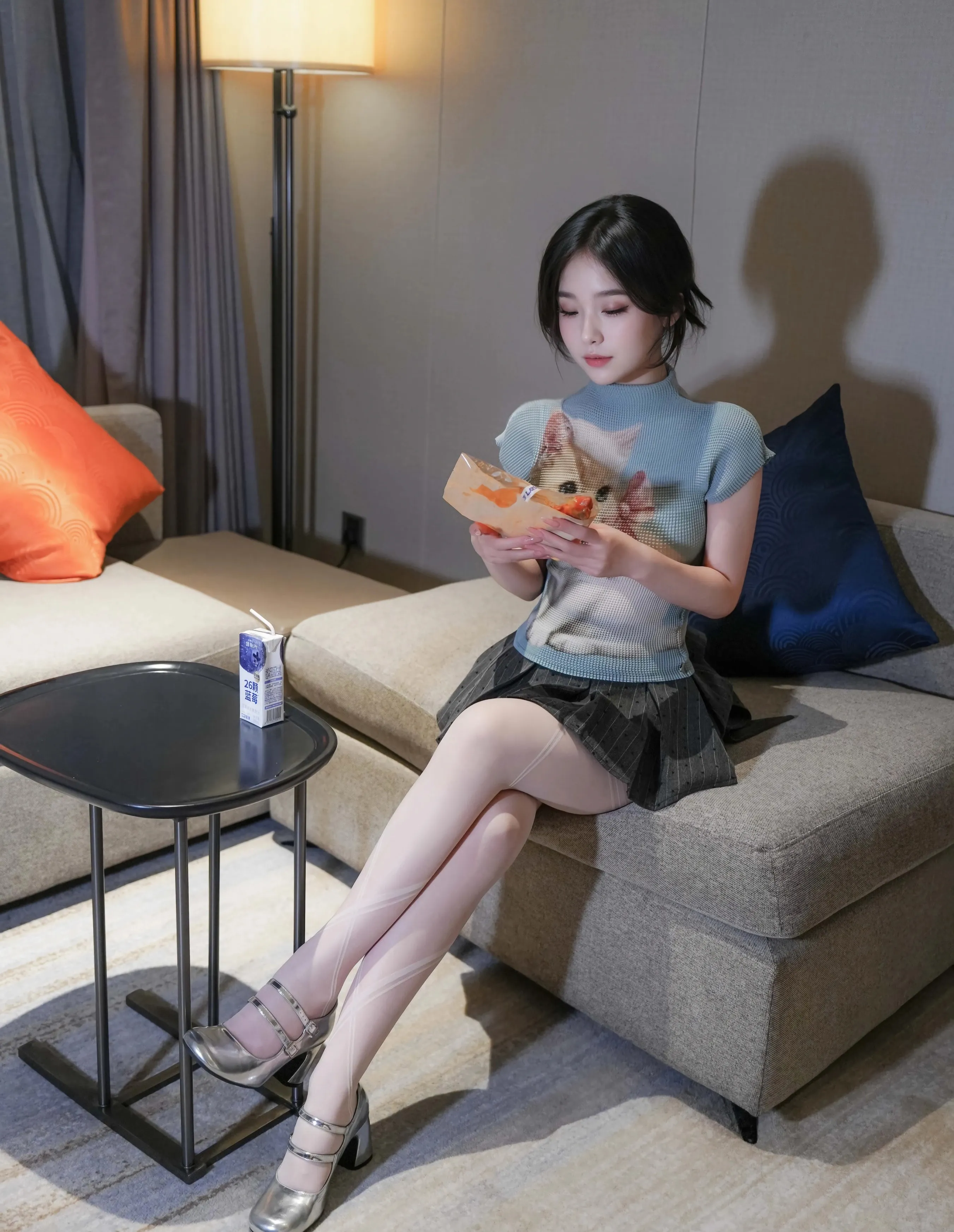 [XiuRen秀人网] 2025.09.30 No.10830 汁汁 灰色短裙 白色丝袜 性感写真 [70+1P]