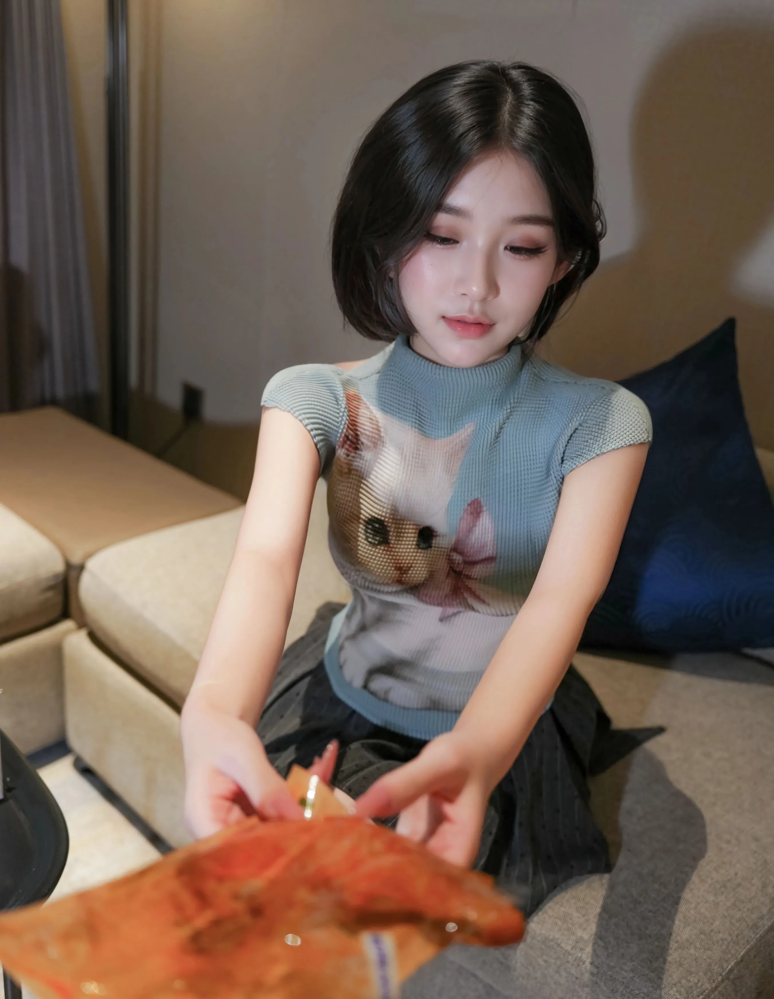 [XiuRen秀人网] 2025.09.30 No.10830 汁汁 灰色短裙 白色丝袜 性感写真 [70+1P]