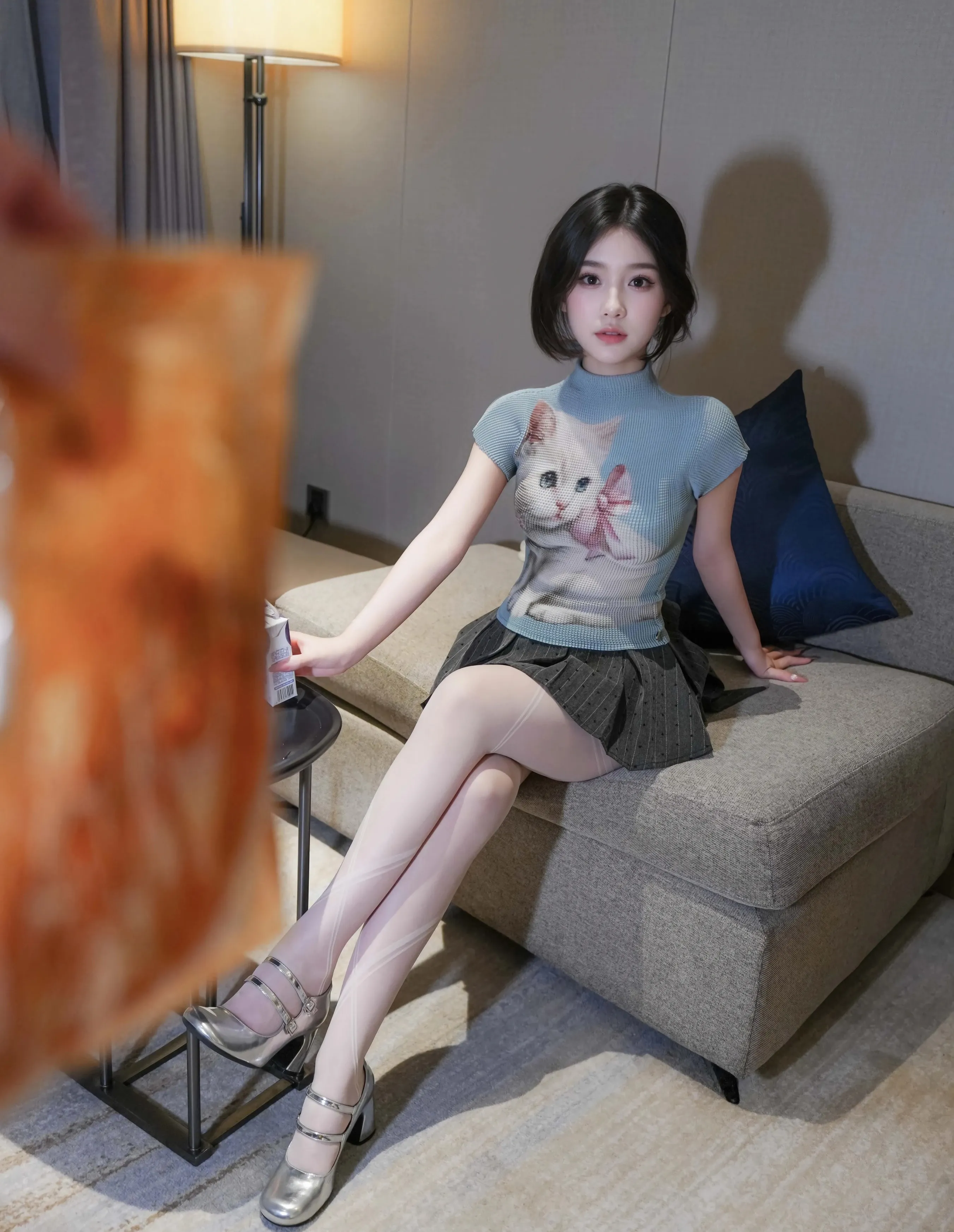 [XiuRen秀人网] 2025.09.30 No.10830 汁汁 灰色短裙 白色丝袜 性感写真 [70+1P]