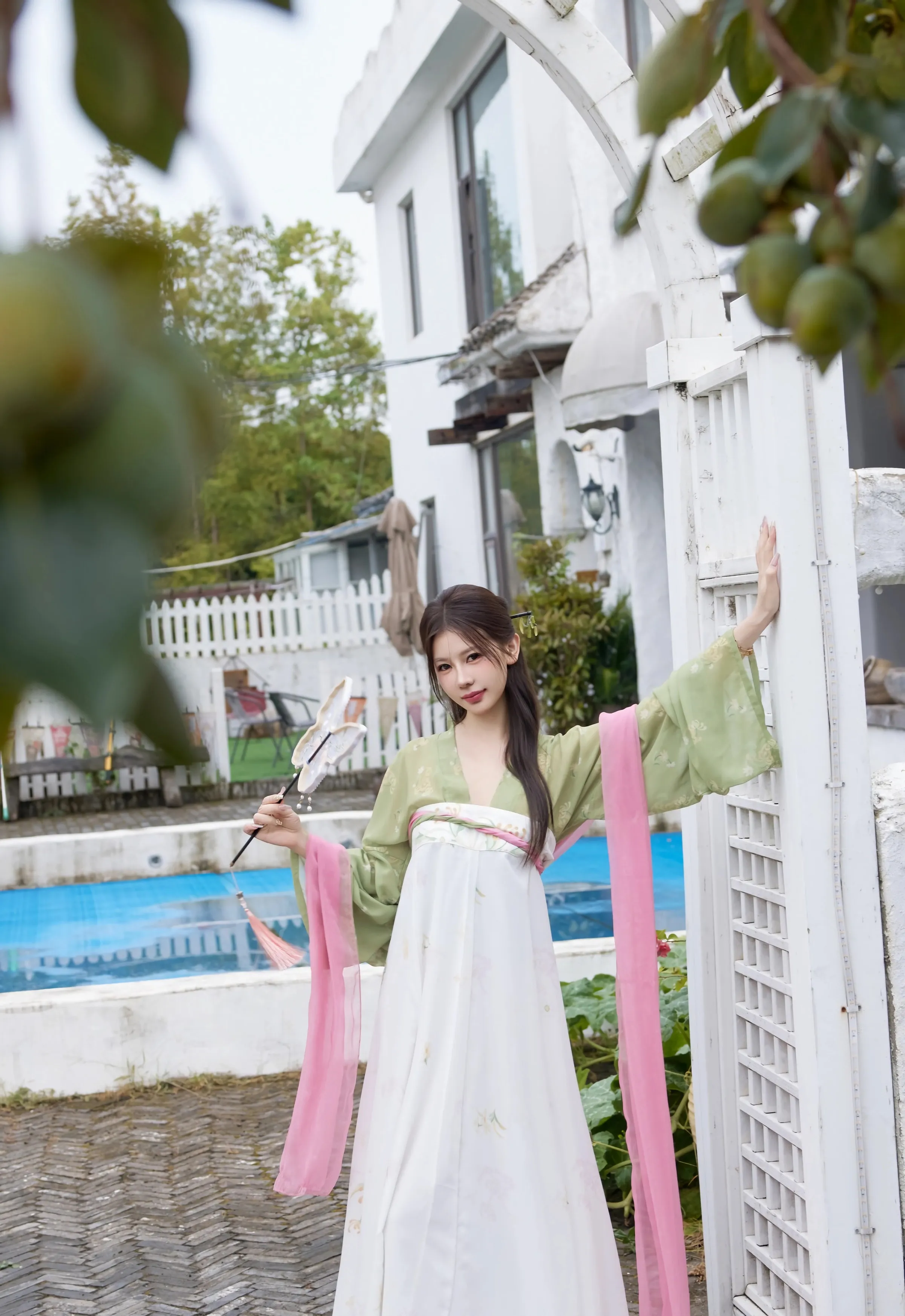 [XiuRen秀人网] 2025.09.30 No.10834 尹甜甜sunny 性感汉服装扮 中秋主题 上海旅拍写真 [83+1P]