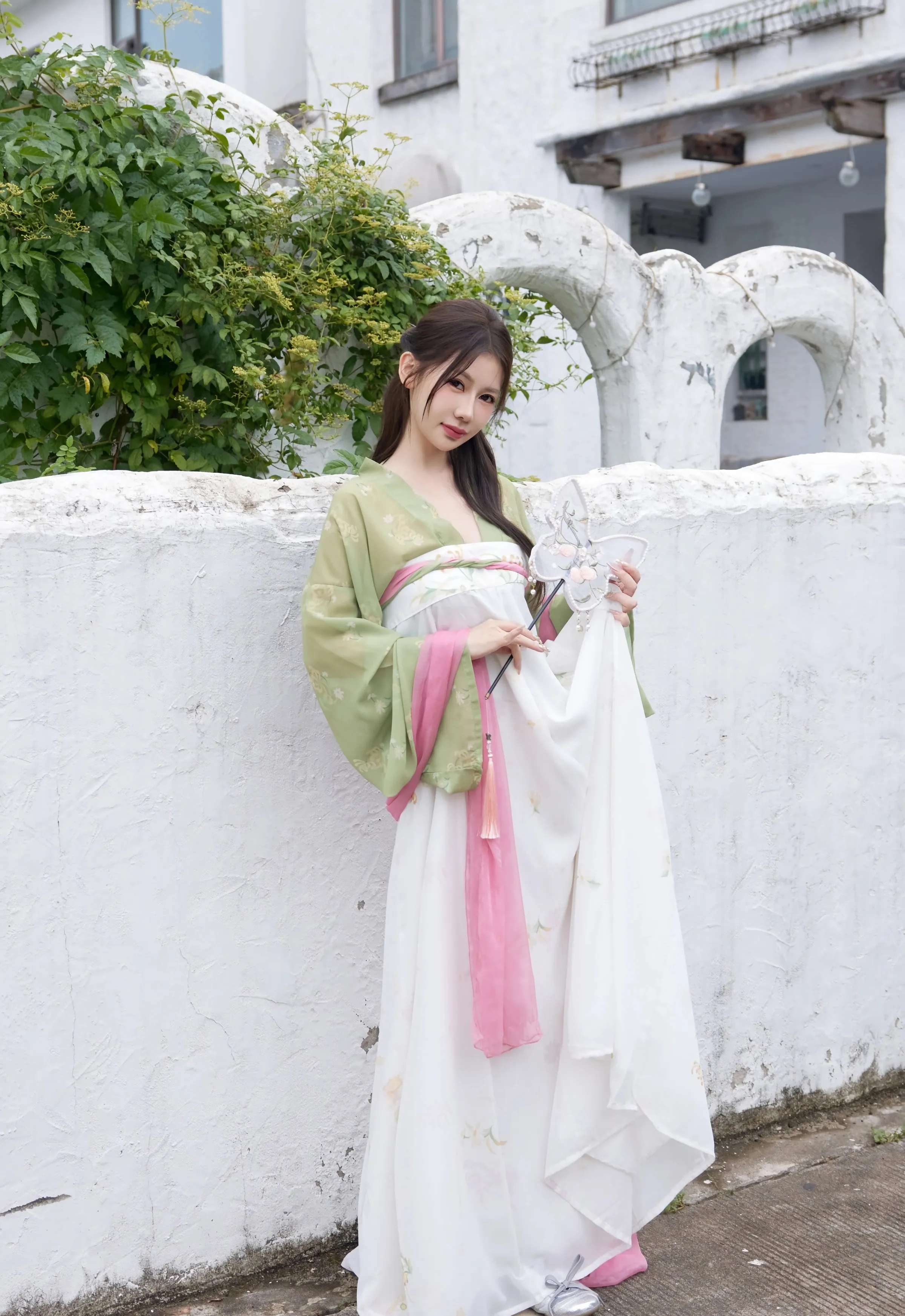 [XiuRen秀人网] 2025.09.30 No.10834 尹甜甜sunny 性感汉服装扮 中秋主题 上海旅拍写真 [83+1P]