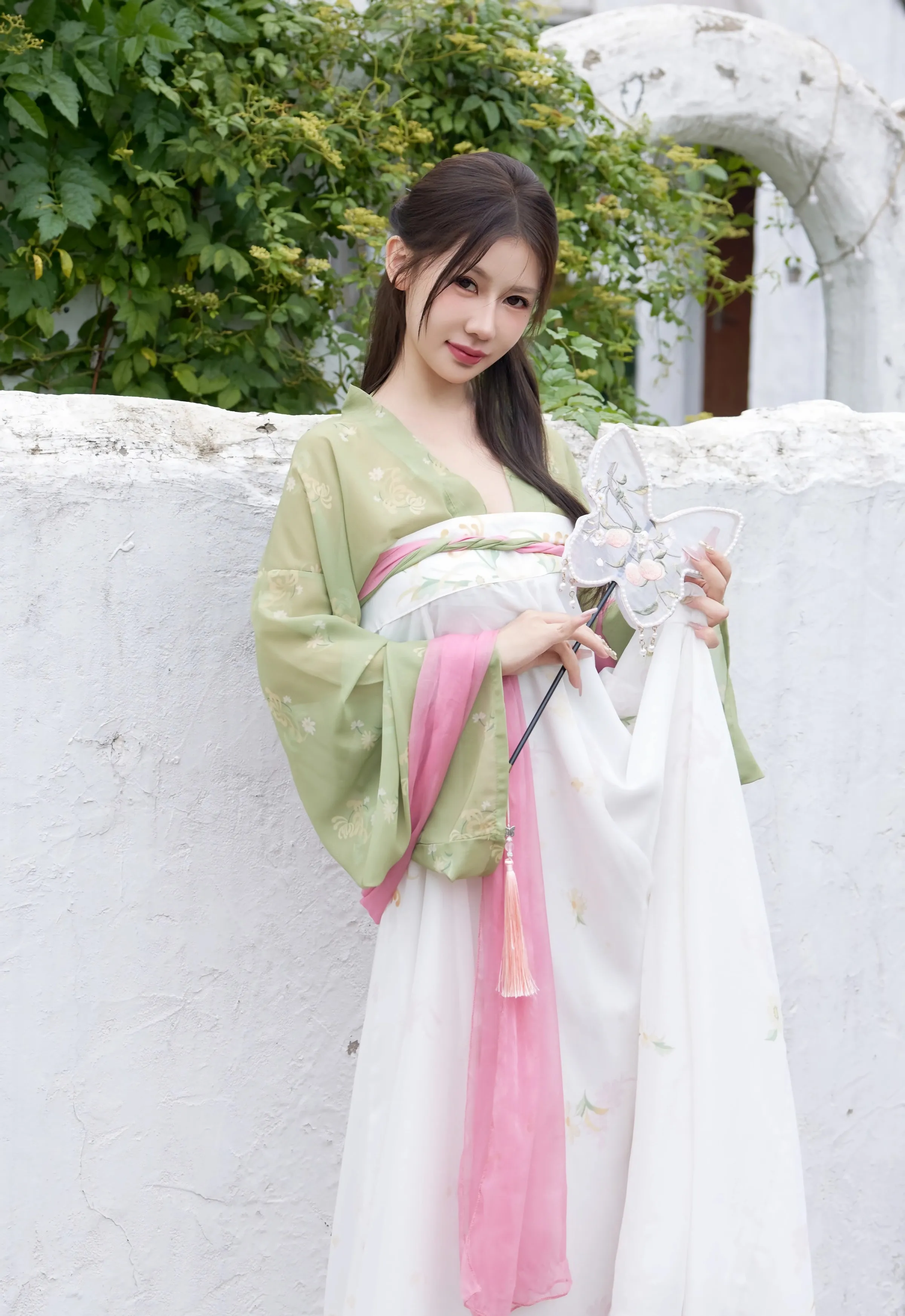 [XiuRen秀人网] 2025.09.30 No.10834 尹甜甜sunny 性感汉服装扮 中秋主题 上海旅拍写真 [83+1P]