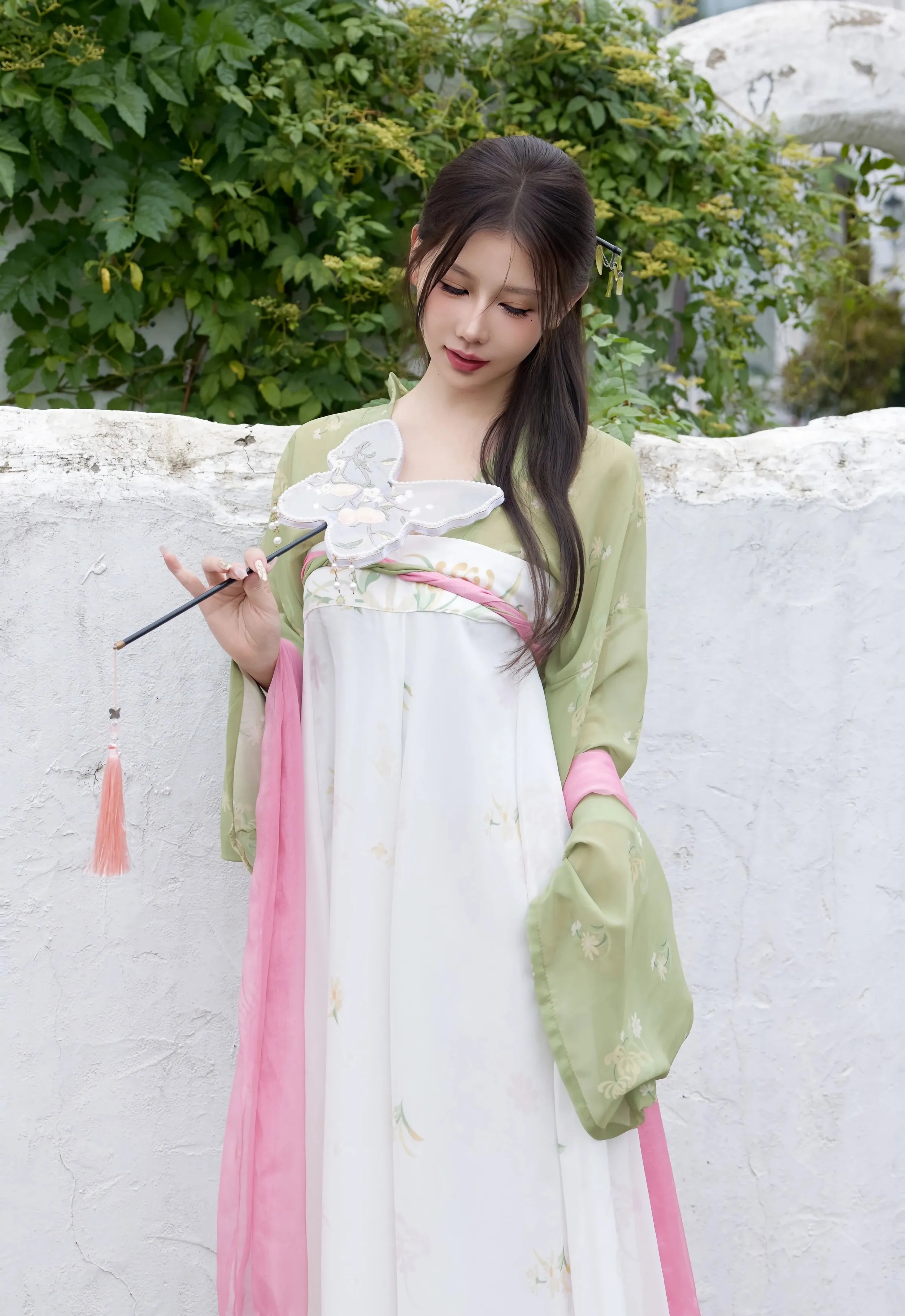 [XiuRen秀人网] 2025.09.30 No.10834 尹甜甜sunny 性感汉服装扮 中秋主题 上海旅拍写真 [83+1P]