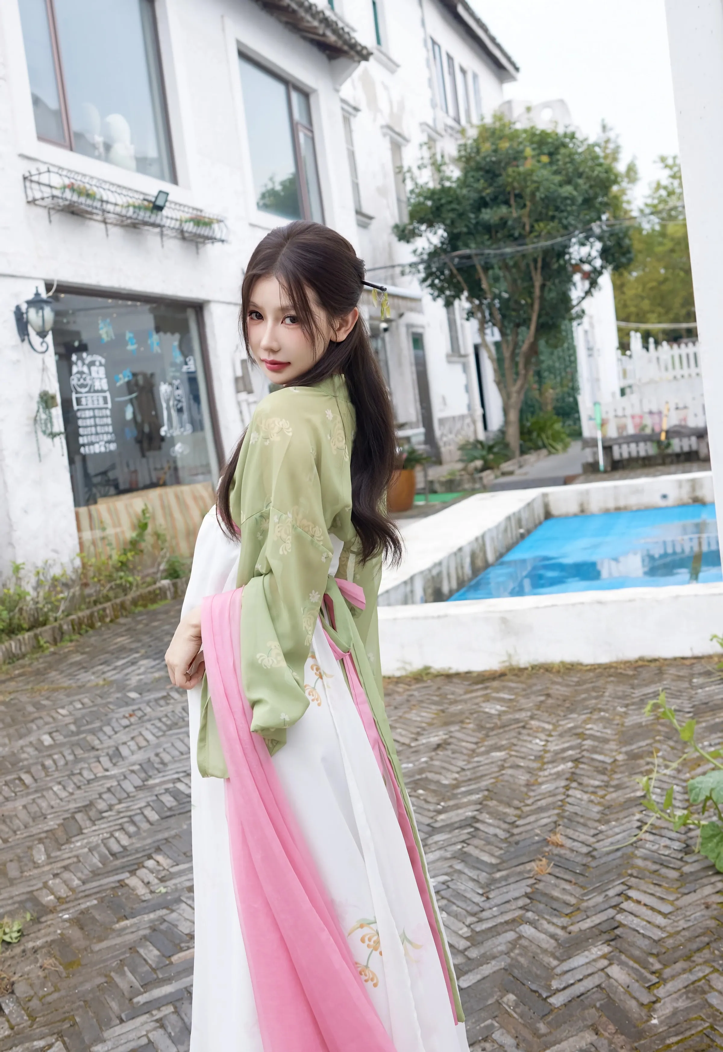 [XiuRen秀人网] 2025.09.30 No.10834 尹甜甜sunny 性感汉服装扮 中秋主题 上海旅拍写真 [83+1P]