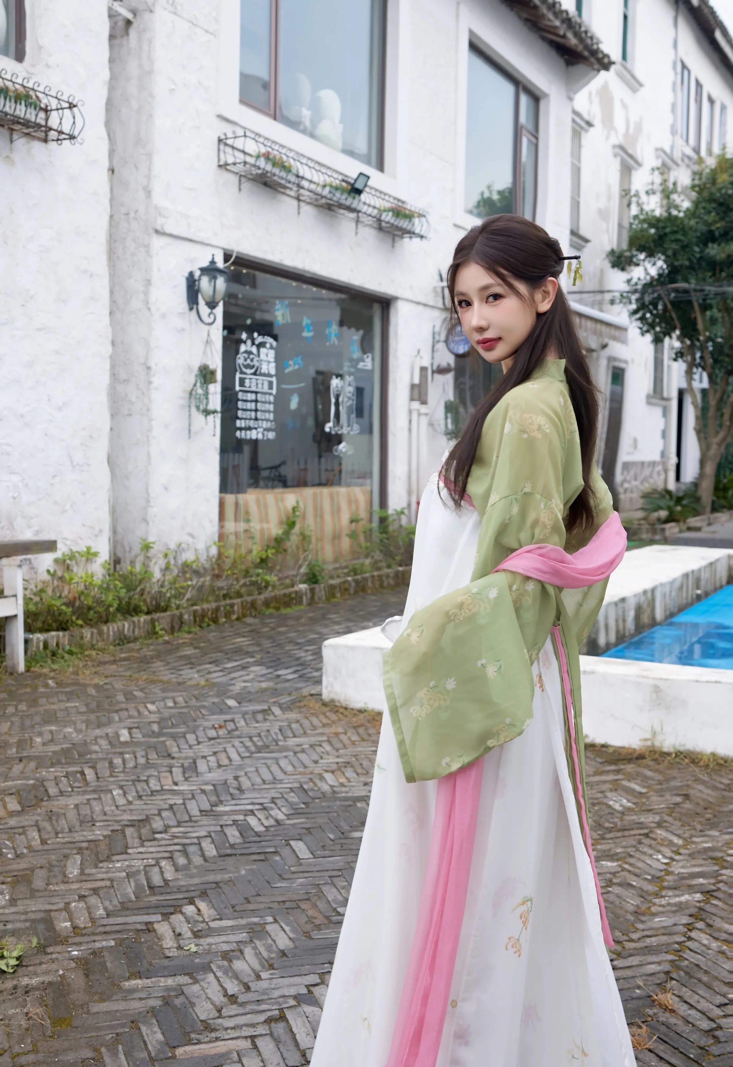 [XiuRen秀人网] 2025.09.30 No.10834 尹甜甜sunny 性感汉服装扮 中秋主题 上海旅拍写真 [83+1P]