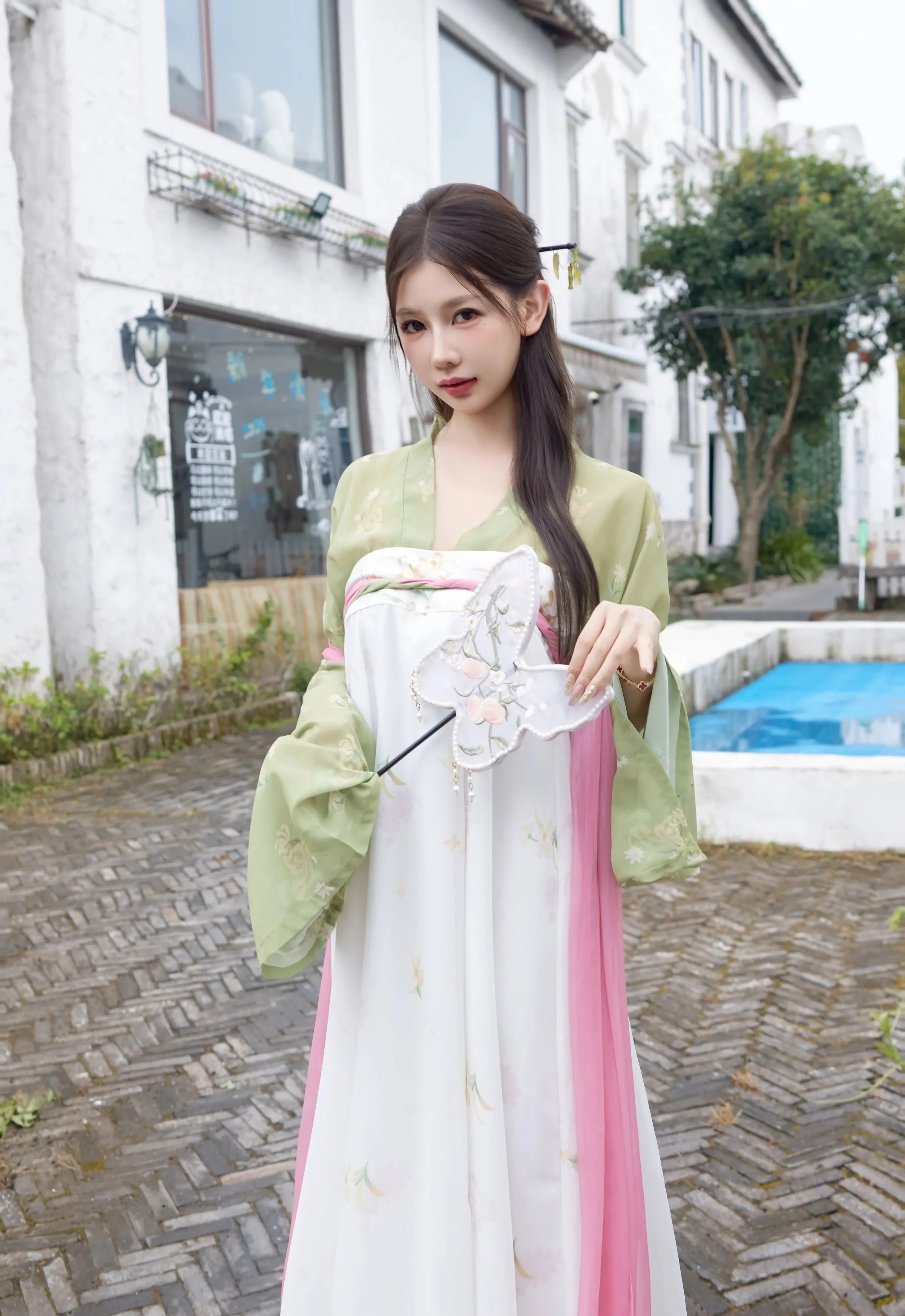 [XiuRen秀人网] 2025.09.30 No.10834 尹甜甜sunny 性感汉服装扮 中秋主题 上海旅拍写真 [83+1P]