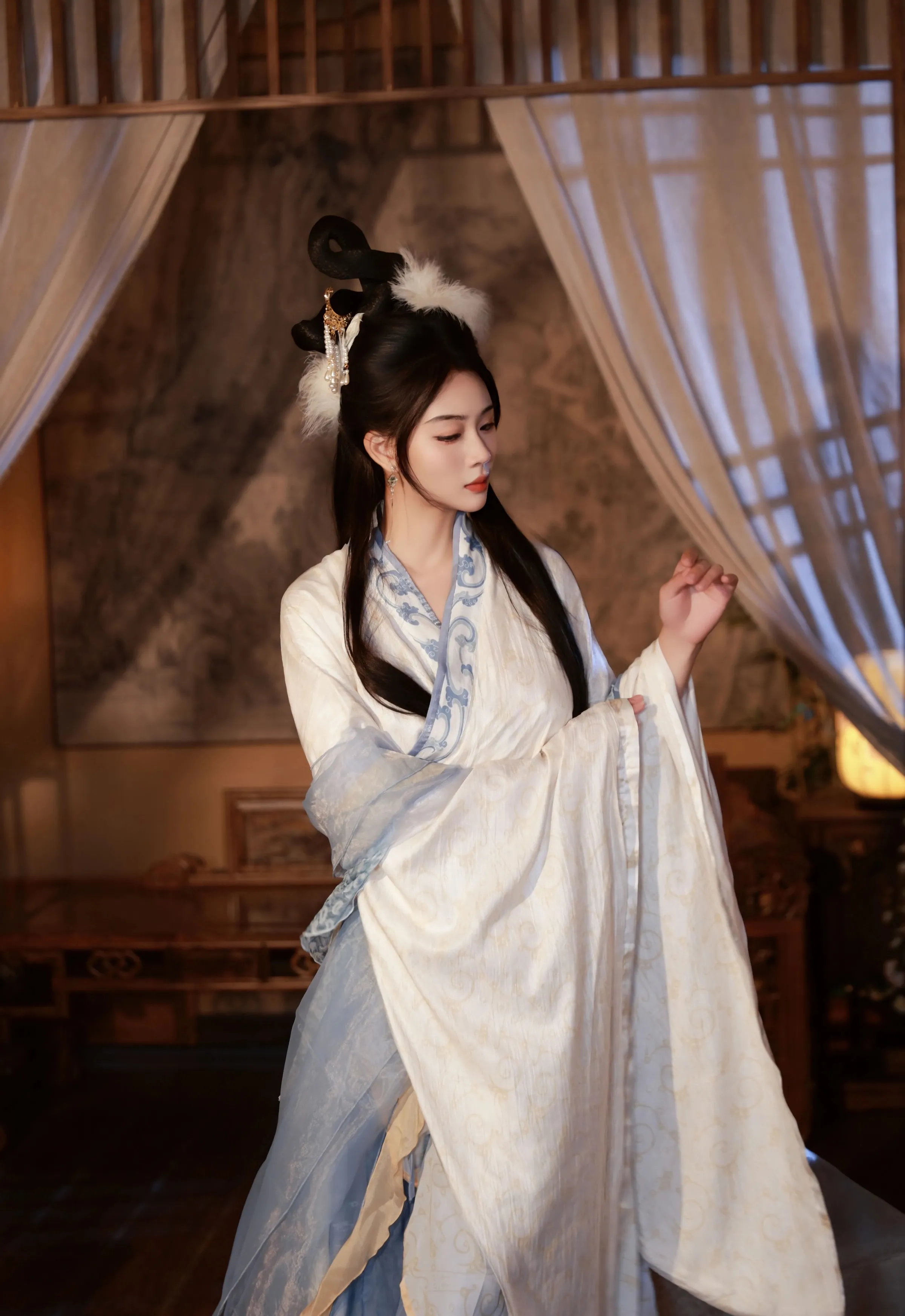 [XiuRen秀人网] 2025.09.30 No.10835 南乔 性感汉服 中秋主题 性感写真 [76+1P]