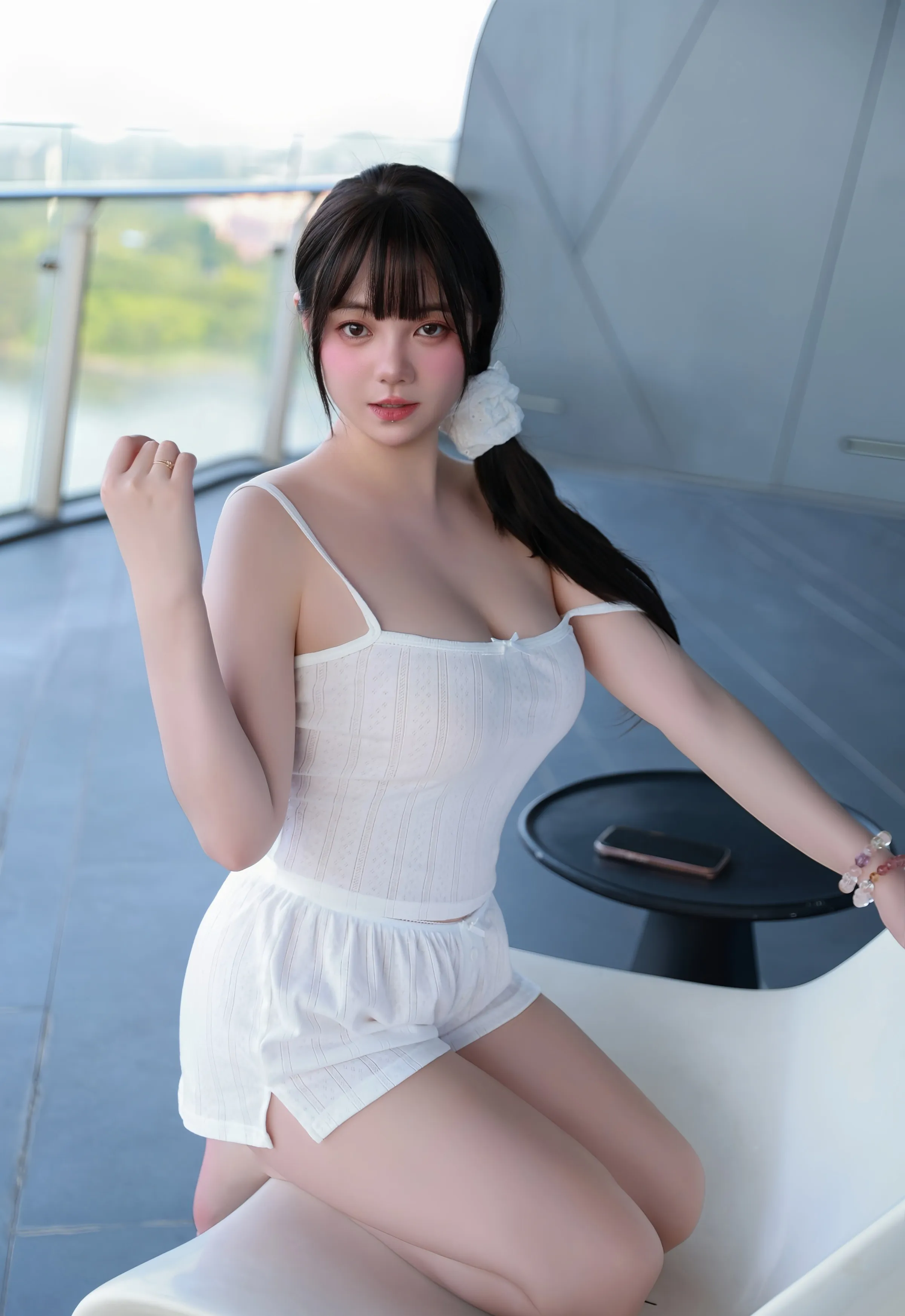 [XiuRen秀人网] 2025.10.09 No.10841 软情 白色吊带白色短裤 性感写真 [70+1P]