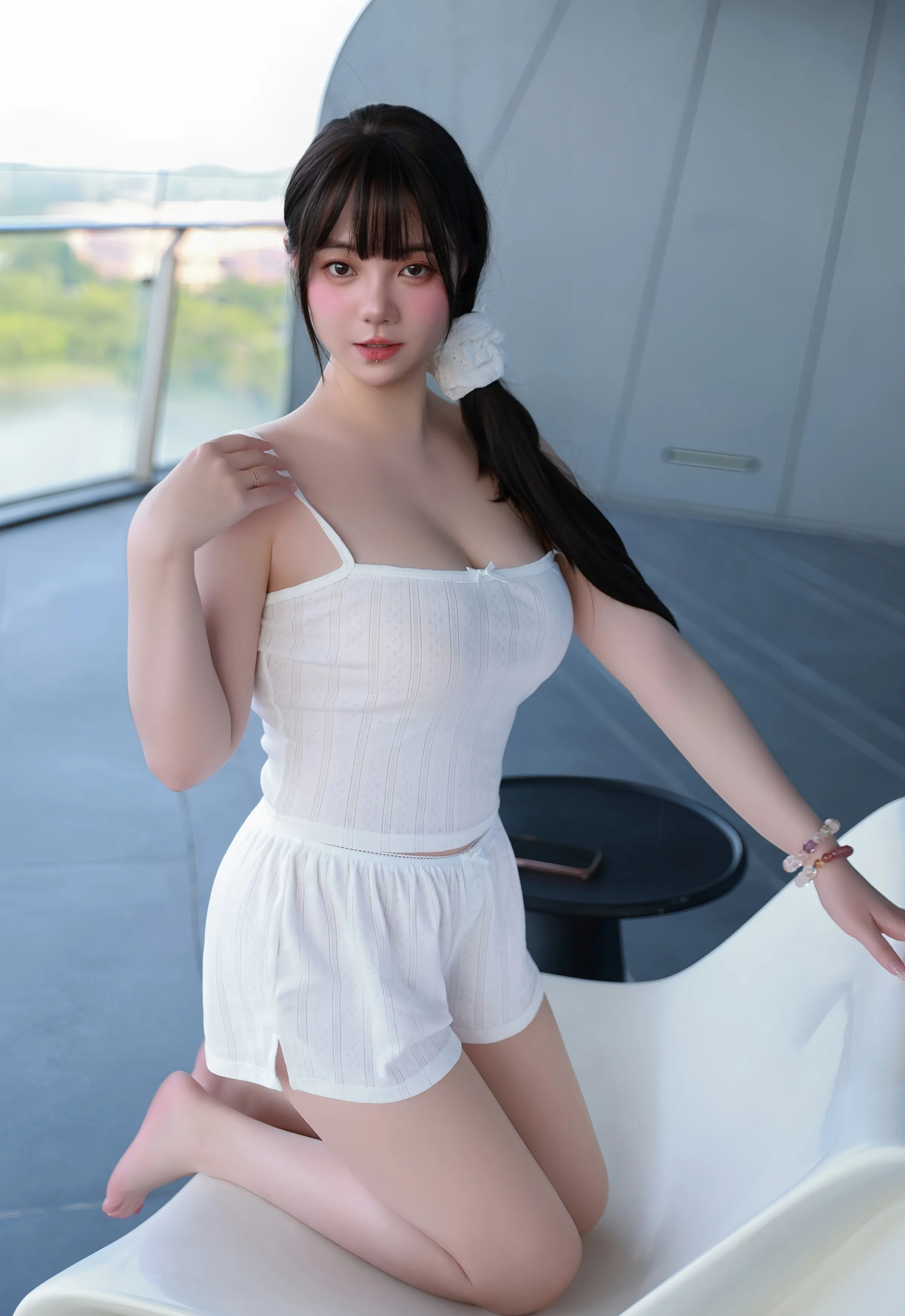 [XiuRen秀人网] 2025.10.09 No.10841 软情 白色吊带白色短裤 性感写真 [70+1P]