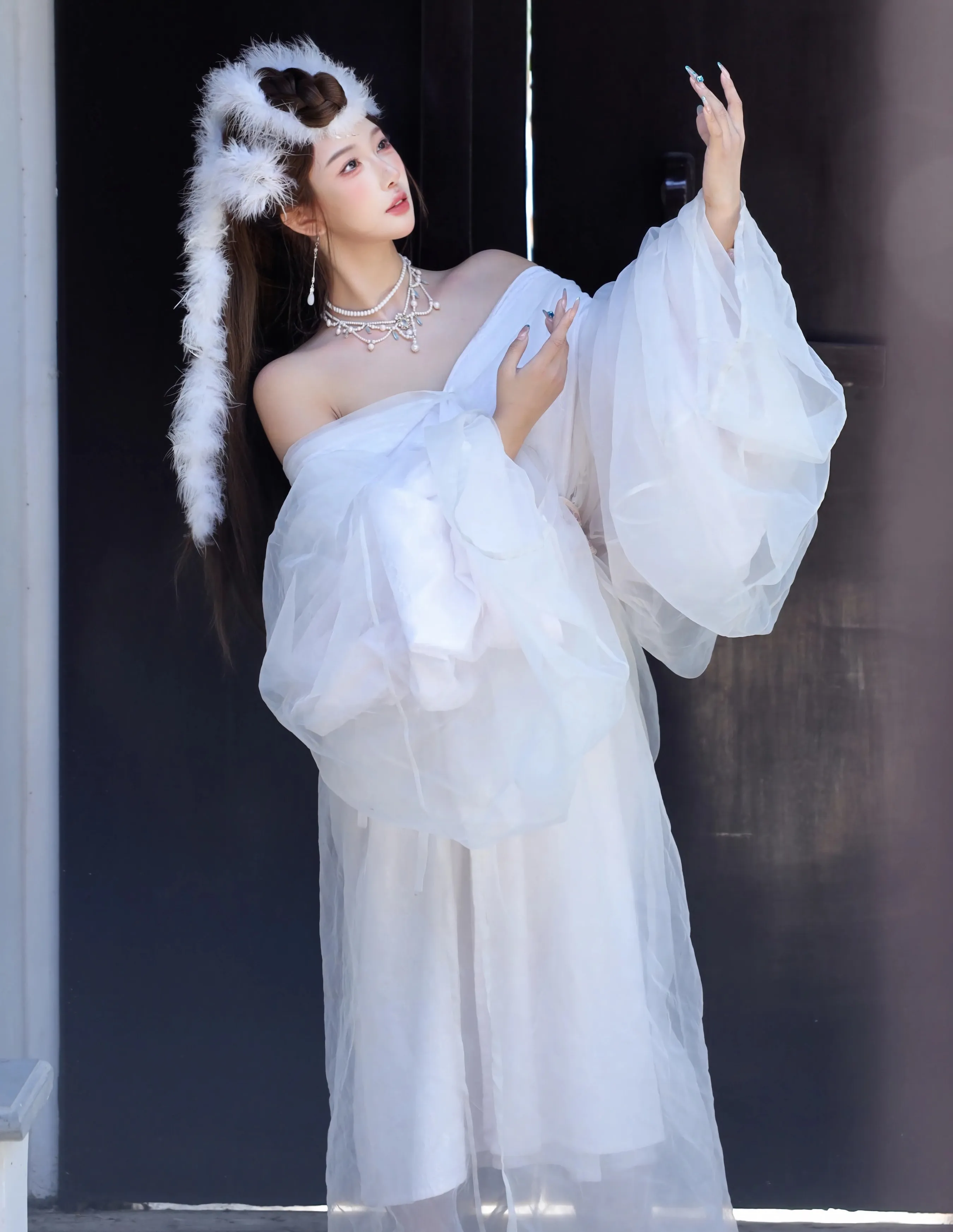 [XiuRen秀人网] 2025.10.09 No.10843 金允希Yuki 白色锦毛鼠装扮 性感写真 [78+1P]