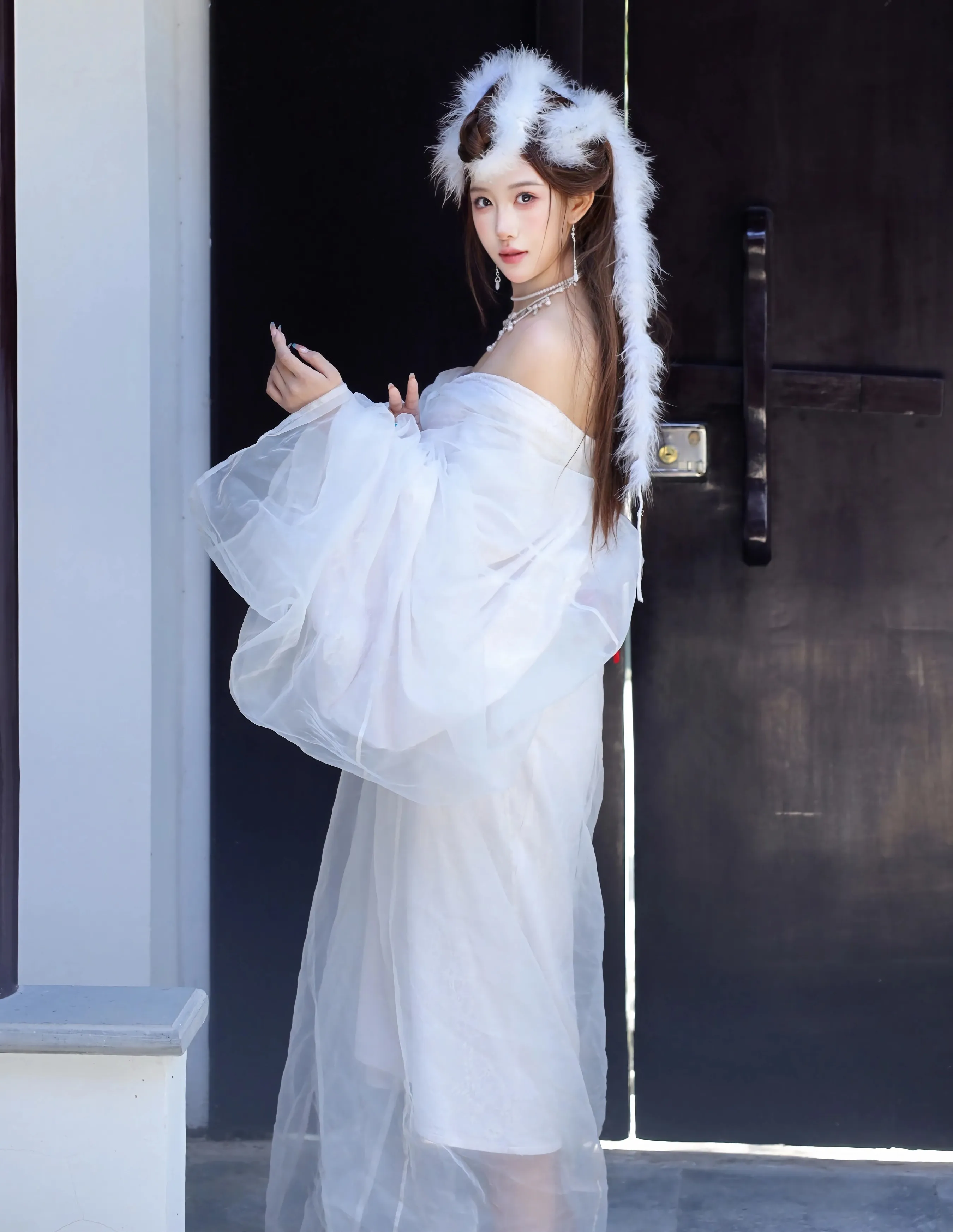 [XiuRen秀人网] 2025.10.09 No.10843 金允希Yuki 白色锦毛鼠装扮 性感写真 [78+1P]