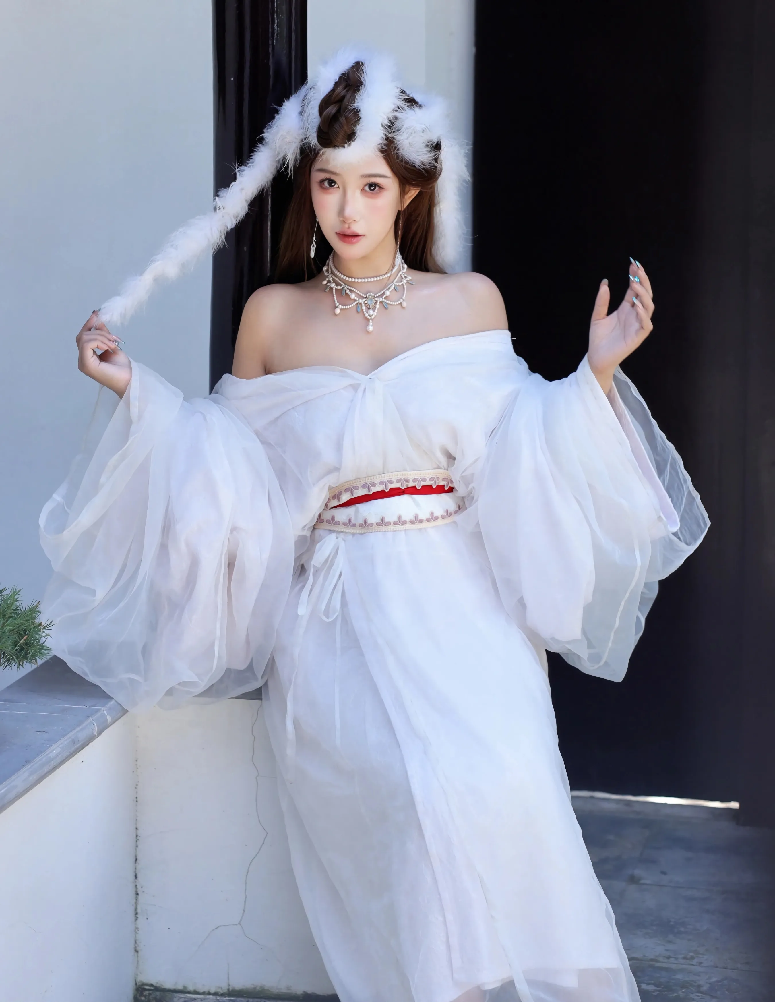 [XiuRen秀人网] 2025.10.09 No.10843 金允希Yuki 白色锦毛鼠装扮 性感写真 [78+1P]