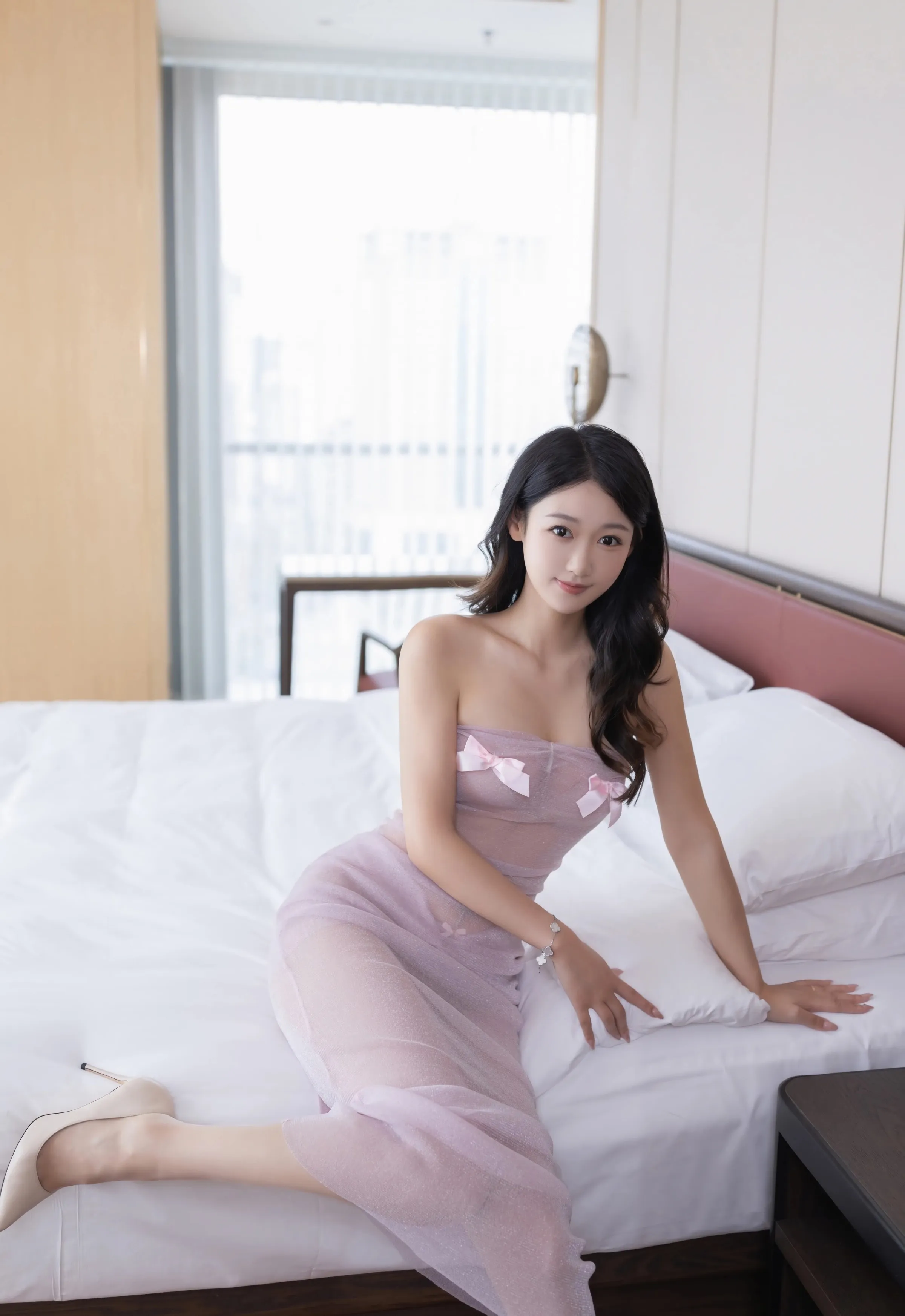 [XiuRen秀人网] 2025.10.09 No.10844 唐安琪 粉色连衣裙 性感写真 [77+1P]