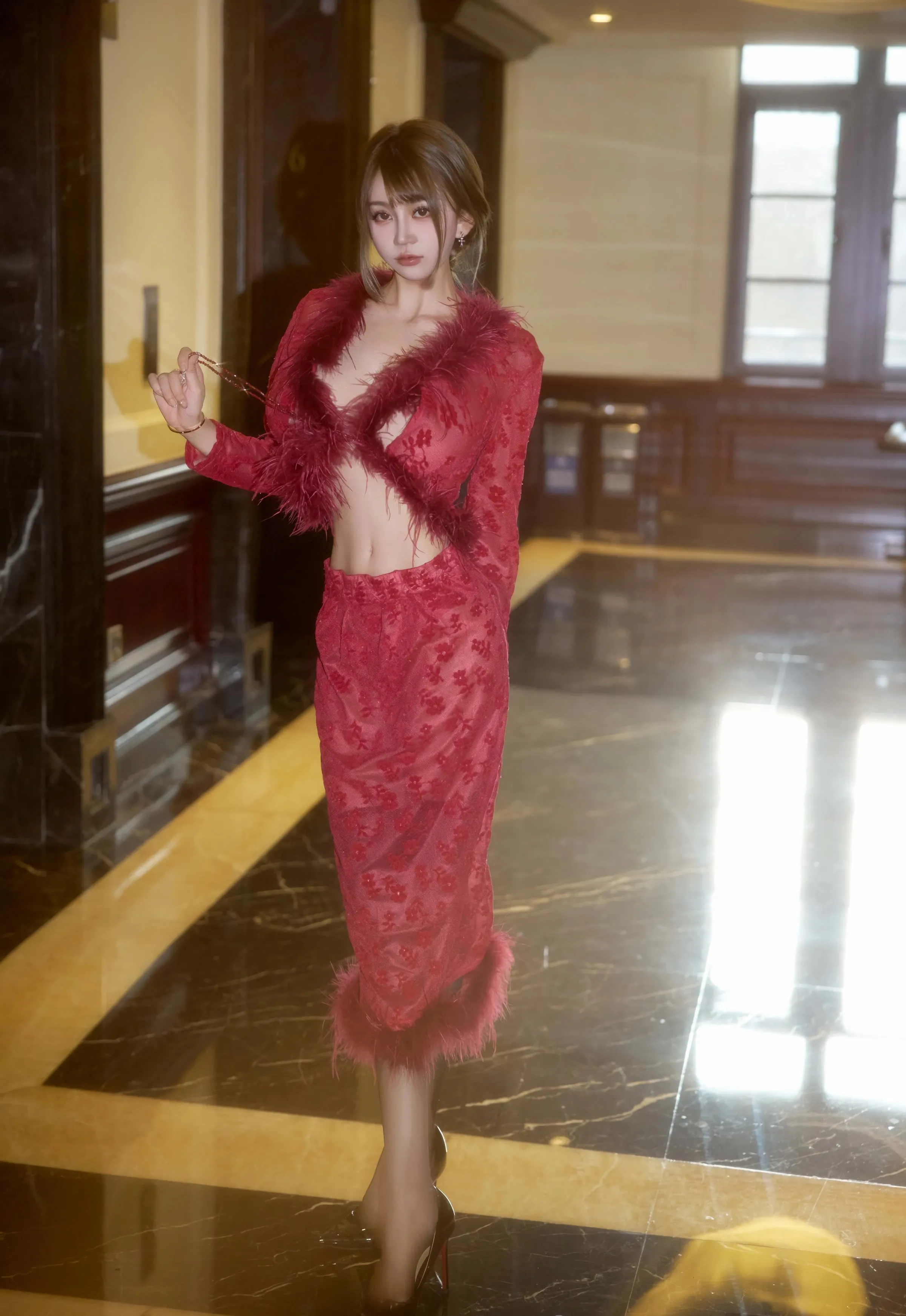 [XiuRen秀人网] 2025.10.10 No.10848 Zoe柚柚 红色复古服饰 性感写真 [52+1P]