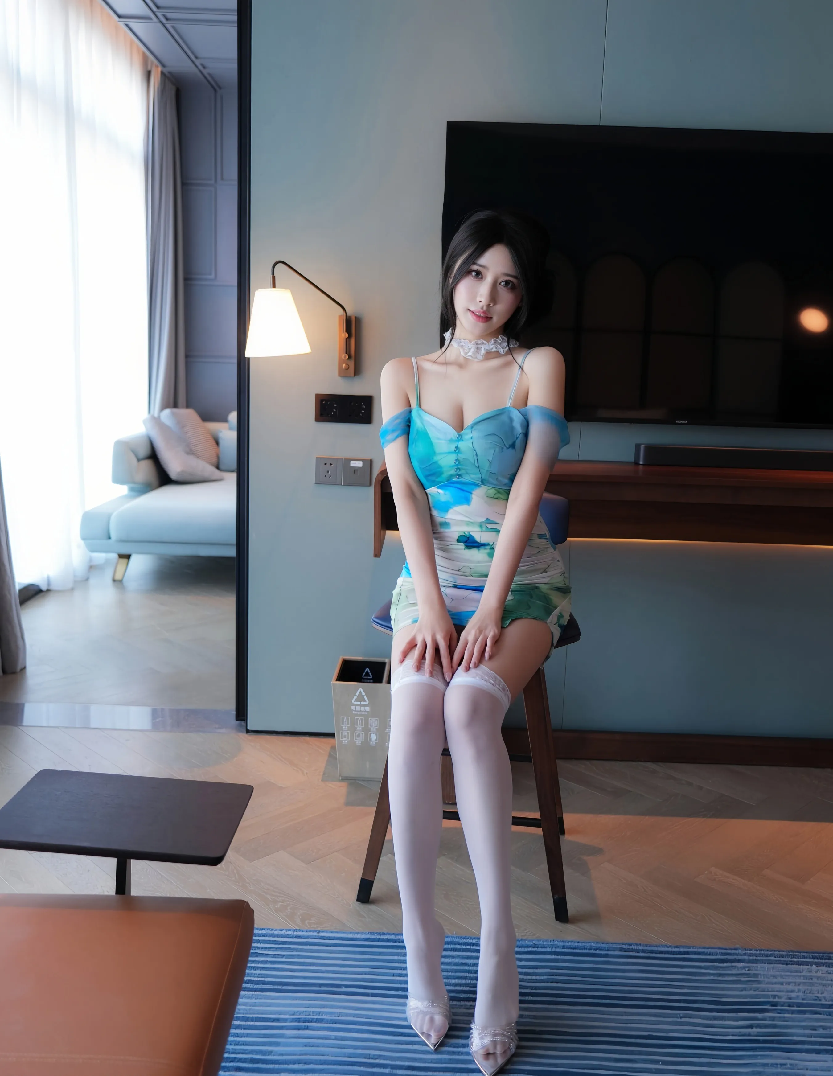 [XiuRen秀人网] 2025.10.13 No.10859 shelly诗莉吖 蓝色连衣短裙 性感写真 [76+1P]