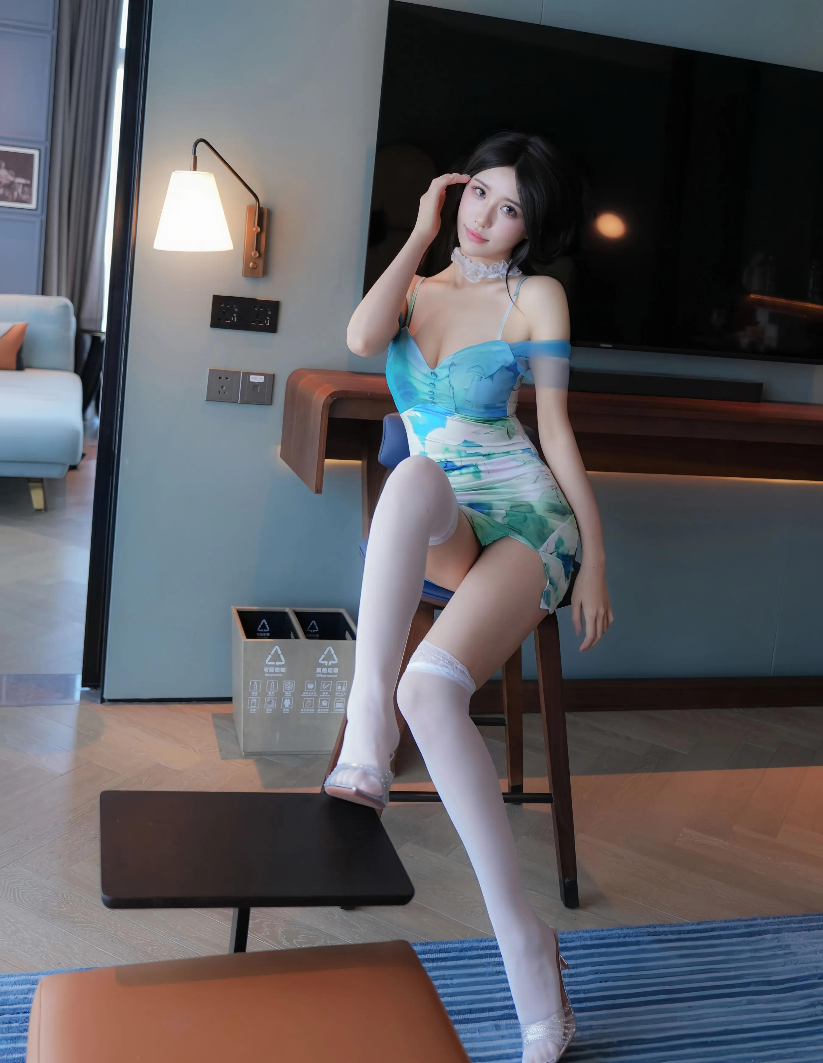 [XiuRen秀人网] 2025.10.13 No.10859 shelly诗莉吖 蓝色连衣短裙 性感写真 [76+1P]