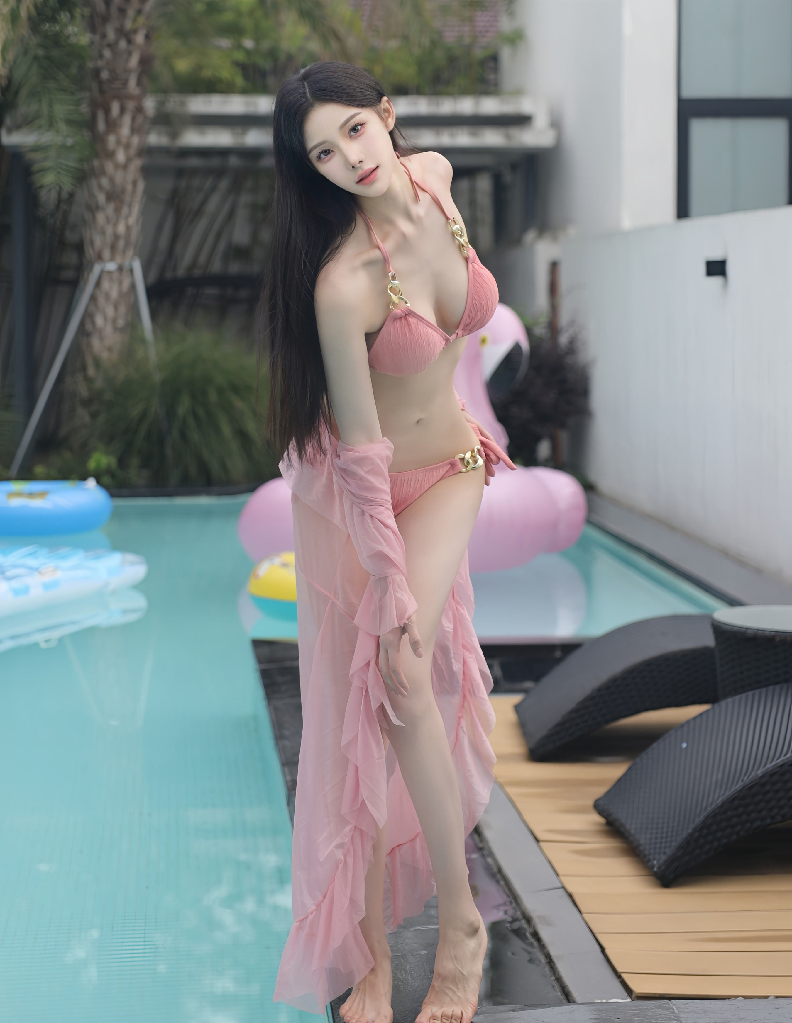 [XiuRen秀人网] 2025.10.13 No.10863 梨霜儿 粉色泳衣 性感写真 [70+1P]