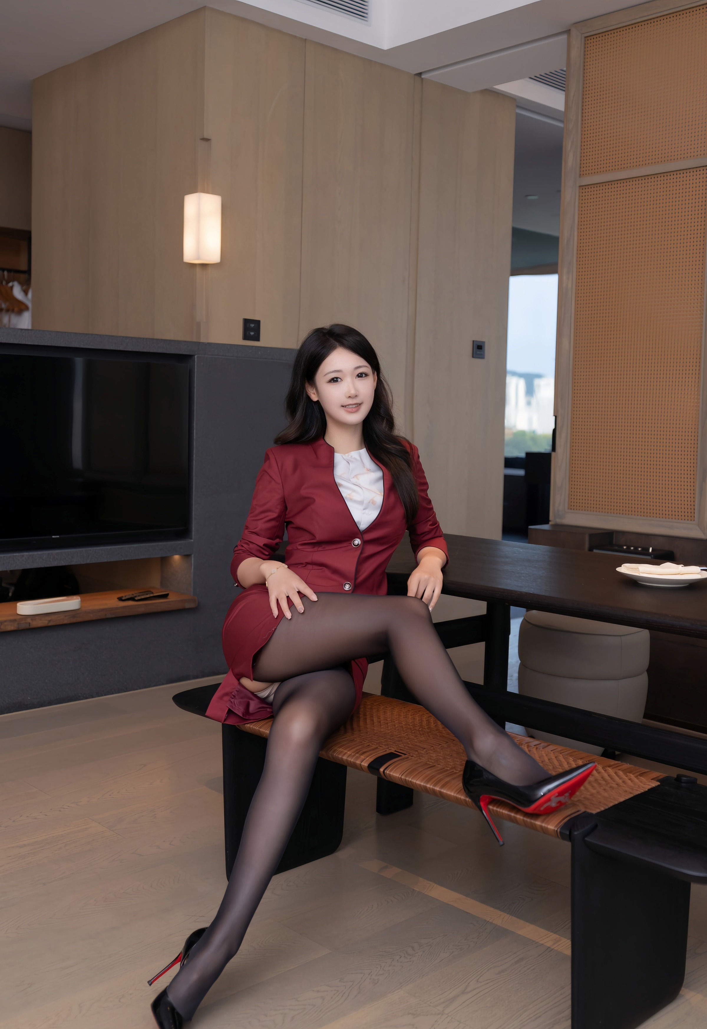 [XiuRen秀人网] 2025.10.13 No.10864 唐安琪 空姐制服 魅惑黑丝 性感写真 [85+1P]