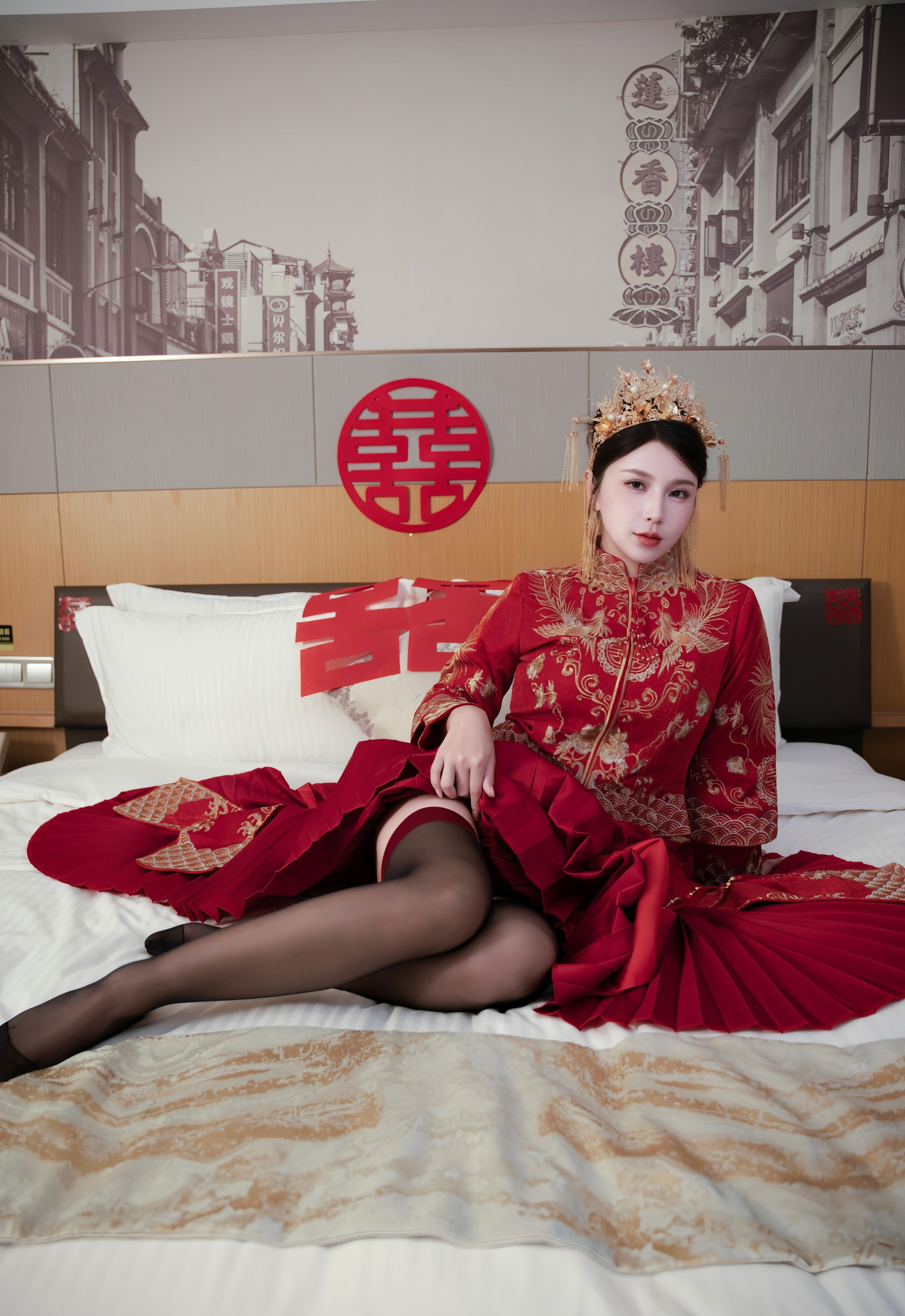 [XiuRen秀人网] 2025.10.14 No.10865 小蛮妖Yummy 红色新娘服饰 性感写真 [66+1P]