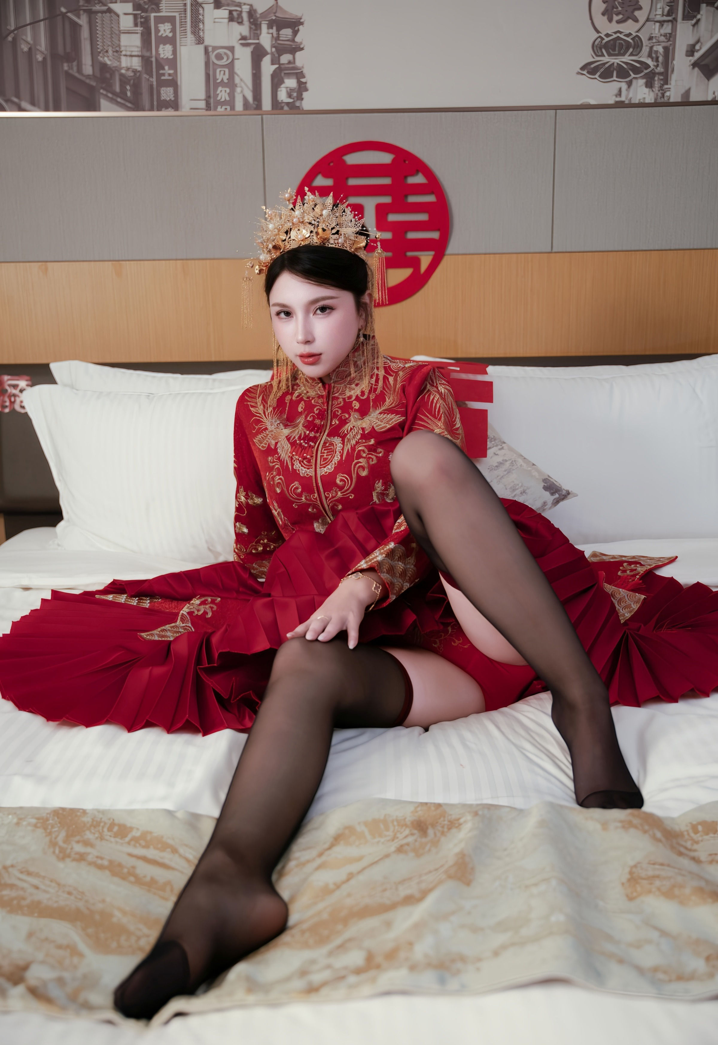 [XiuRen秀人网] 2025.10.14 No.10865 小蛮妖Yummy 红色新娘服饰 性感写真 [66+1P]