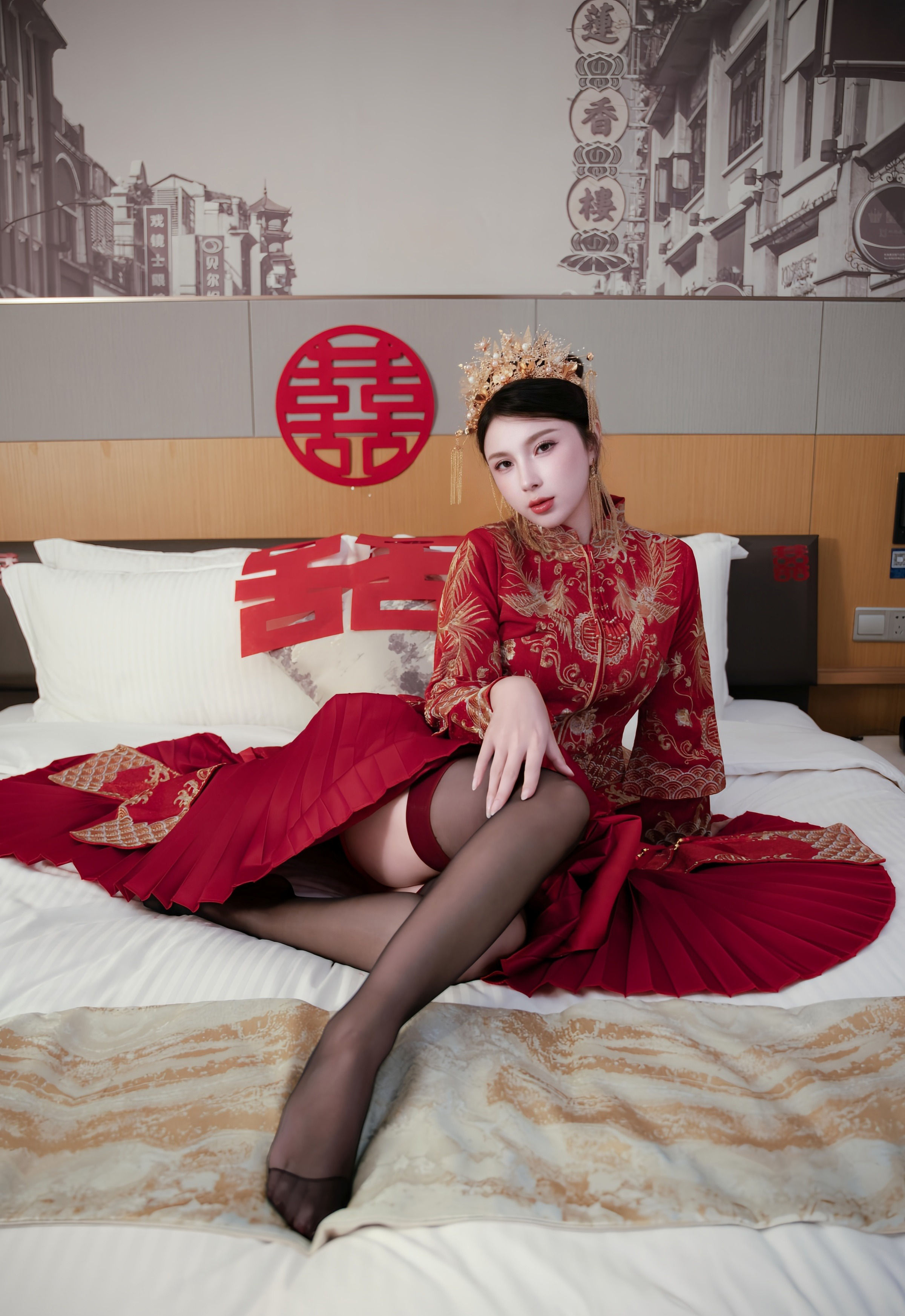 [XiuRen秀人网] 2025.10.14 No.10865 小蛮妖Yummy 红色新娘服饰 性感写真 [66+1P]