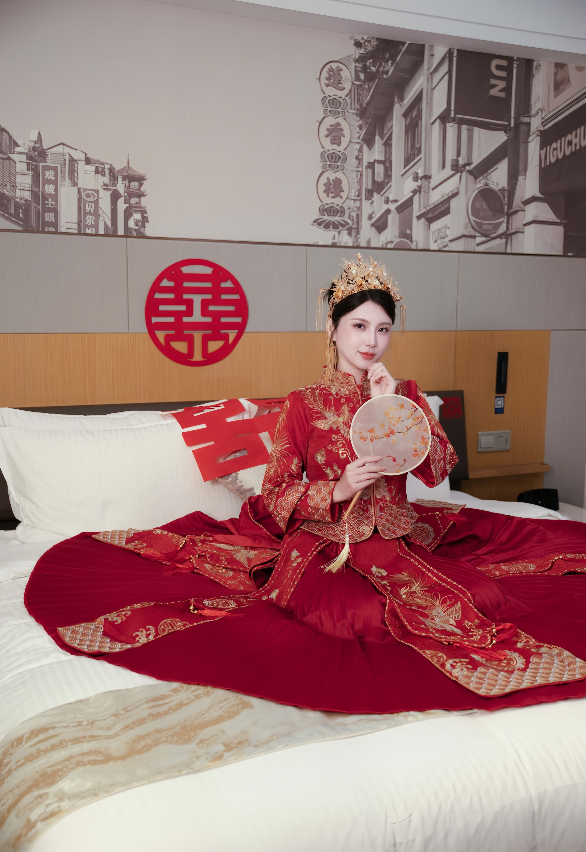 [XiuRen秀人网] 2025.10.14 No.10865 小蛮妖Yummy 红色新娘服饰 性感写真 [66+1P]